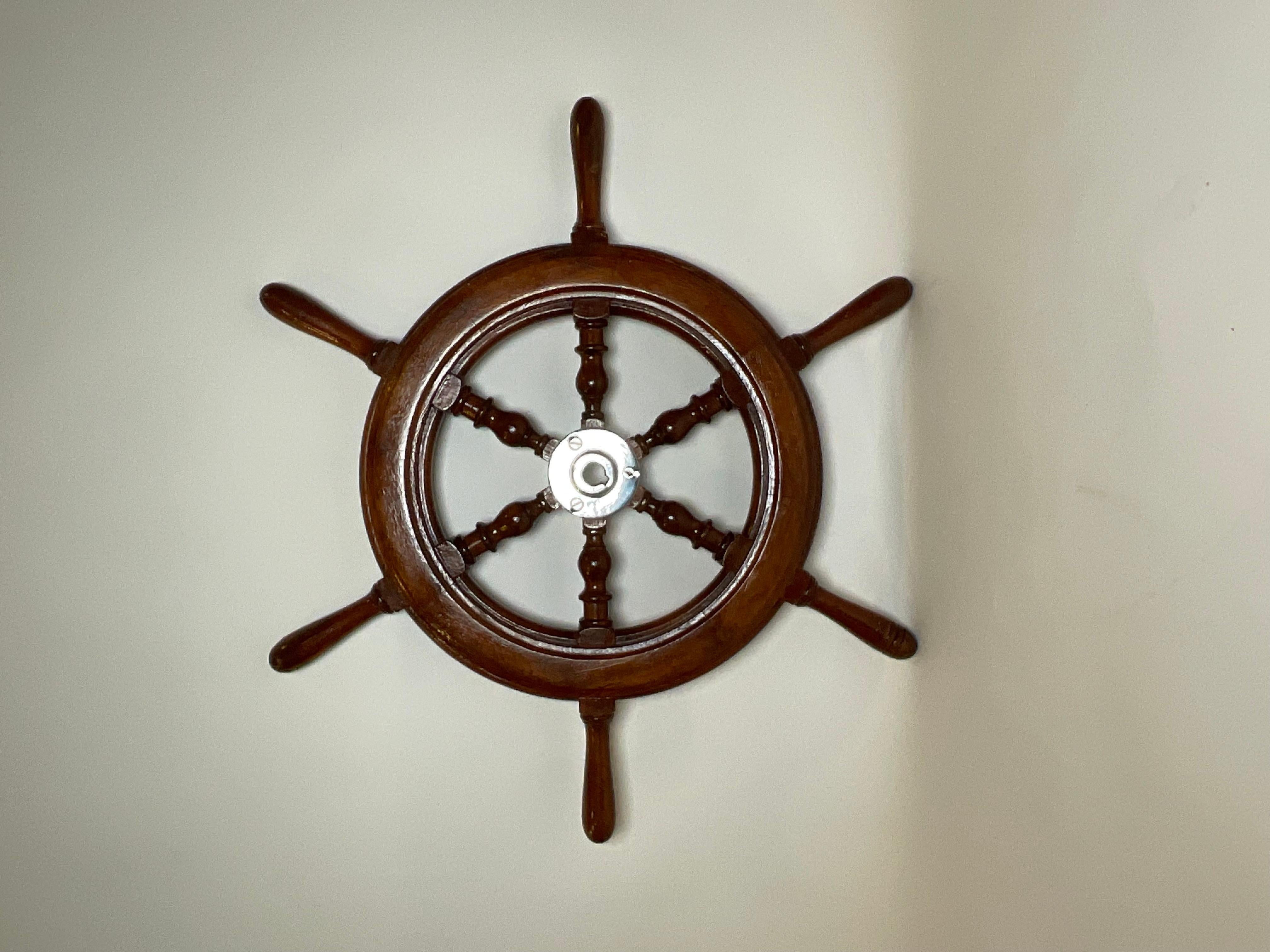 Roue de bateau à six branches avec moyeu chromé en vente 3