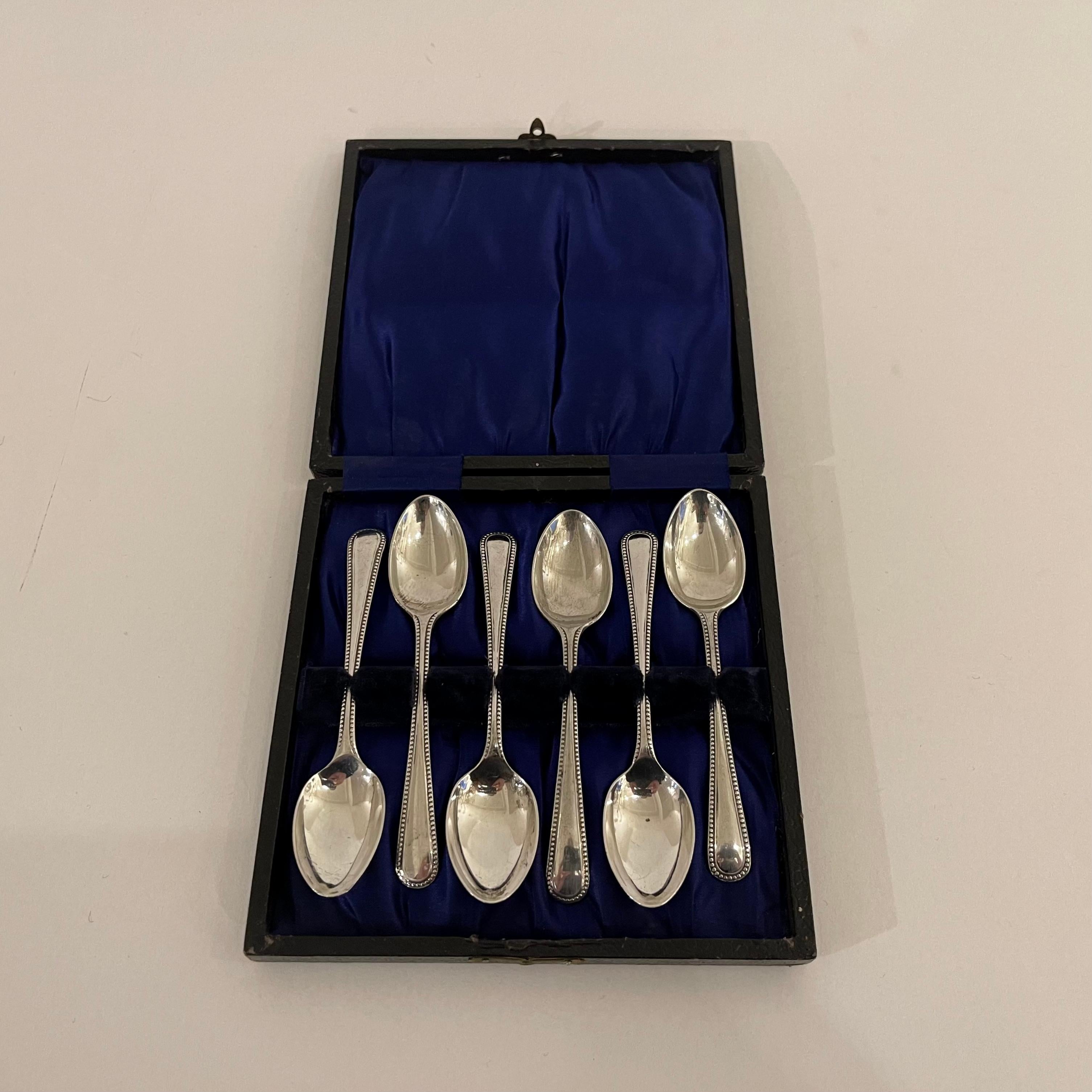 Six Sterling Silver Teaspoons in Presentation Box, J Lyddiatt, Birmingham, 1926 For Sale 3