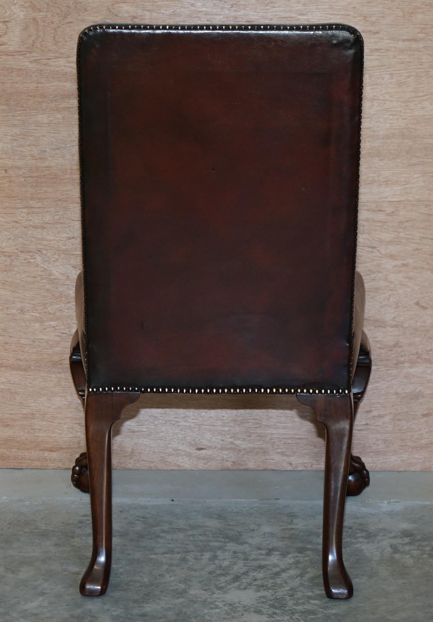 Six superbes chaises de salle à manger en bois dur et cuir Brown entièrement restaurées The Claw and Ball 6 en vente 9