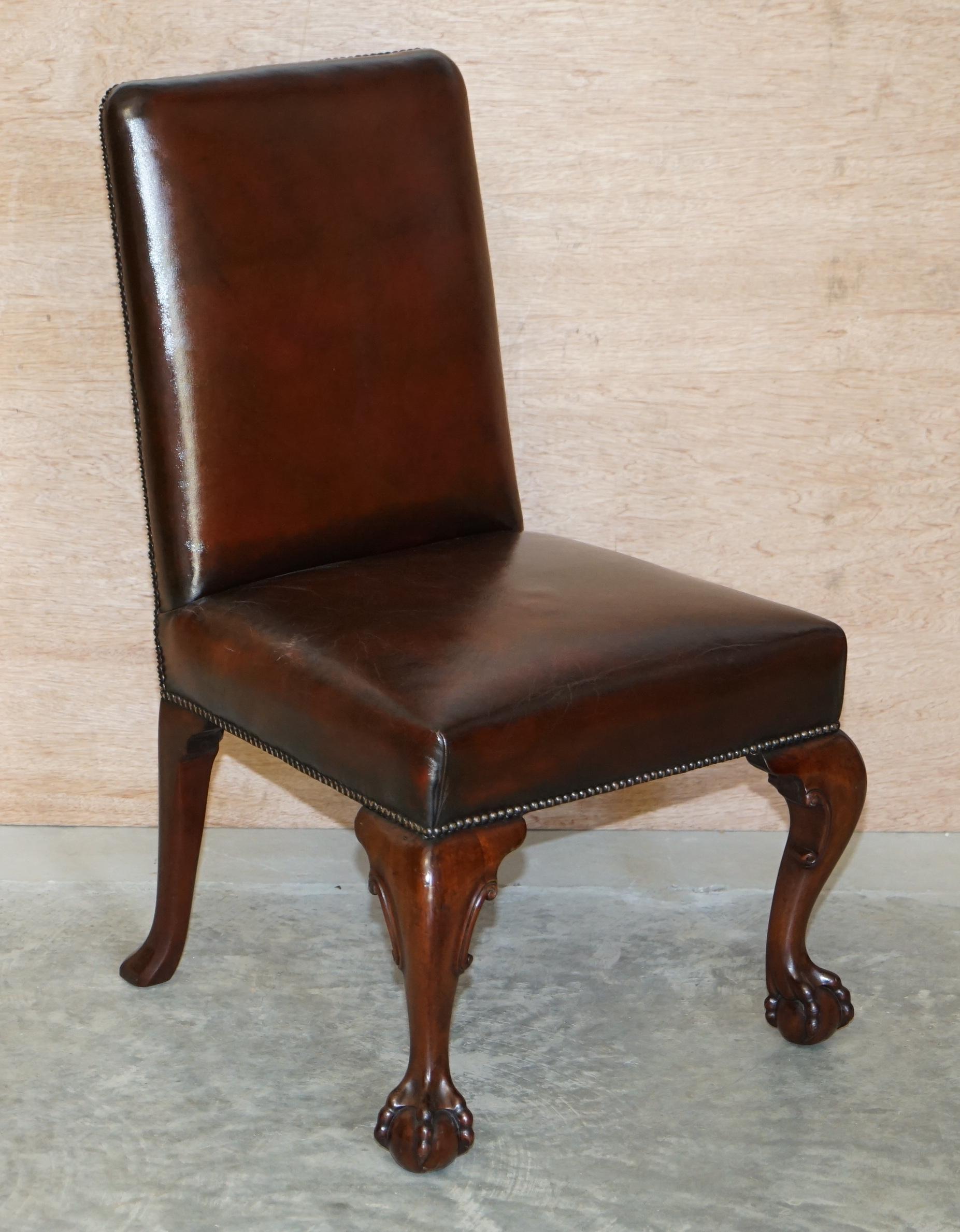 Six superbes chaises de salle à manger en bois dur et cuir Brown entièrement restaurées The Claw and Ball 6 en vente 10