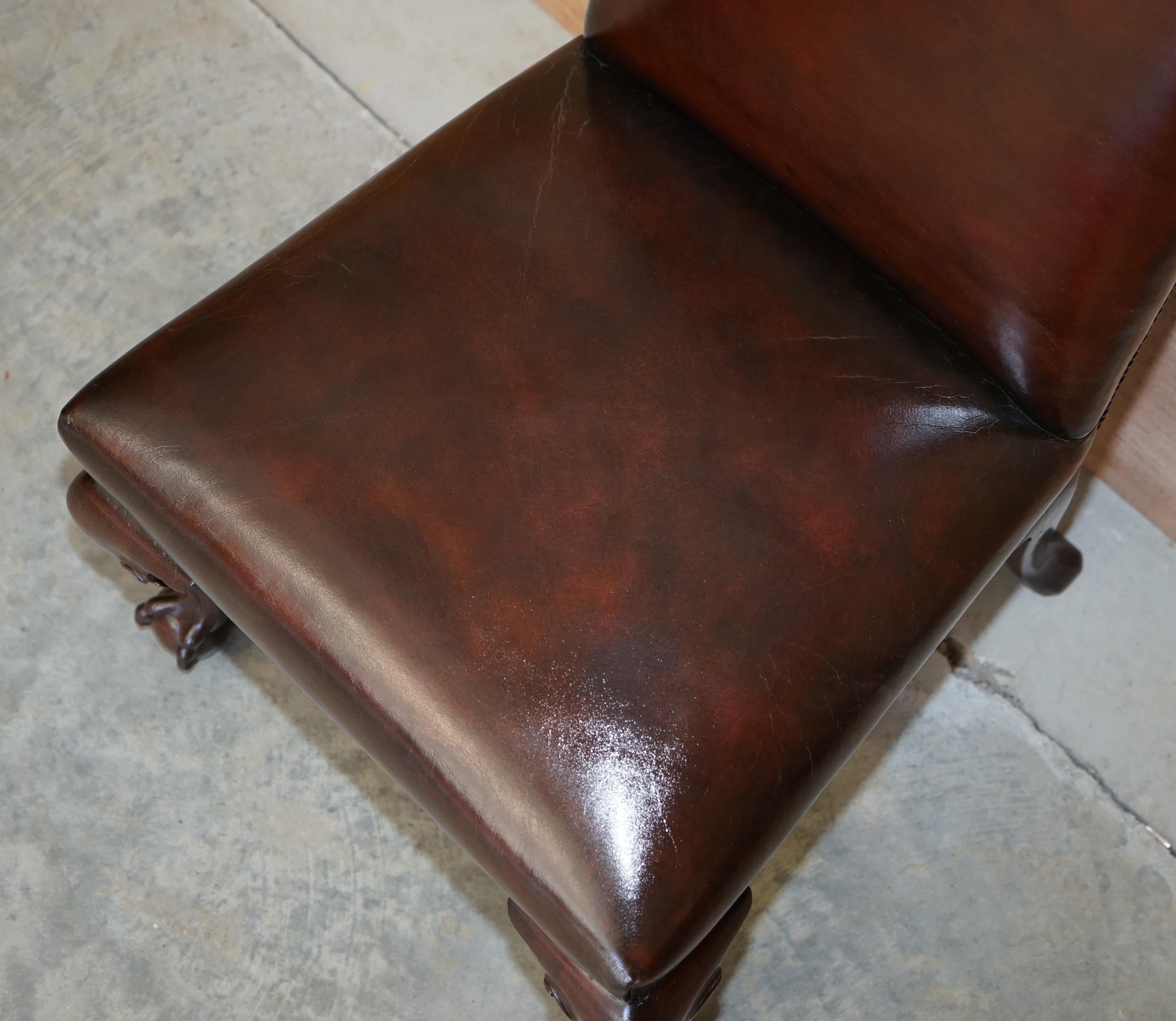 Milieu du XIXe siècle Six superbes chaises de salle à manger en bois dur et cuir Brown entièrement restaurées The Claw and Ball 6 en vente