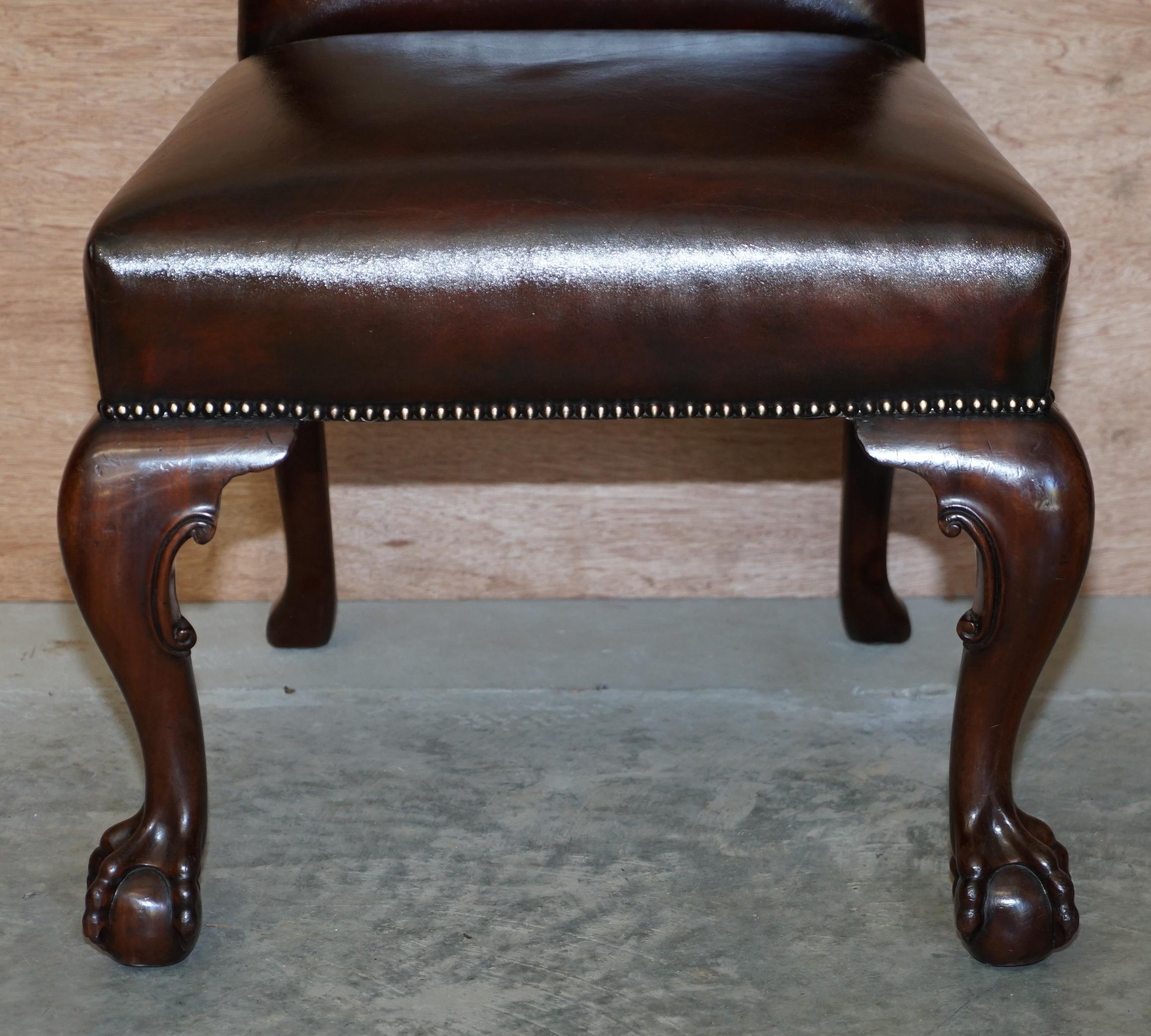 Six superbes chaises de salle à manger en bois dur et cuir Brown entièrement restaurées The Claw and Ball 6 en vente 1