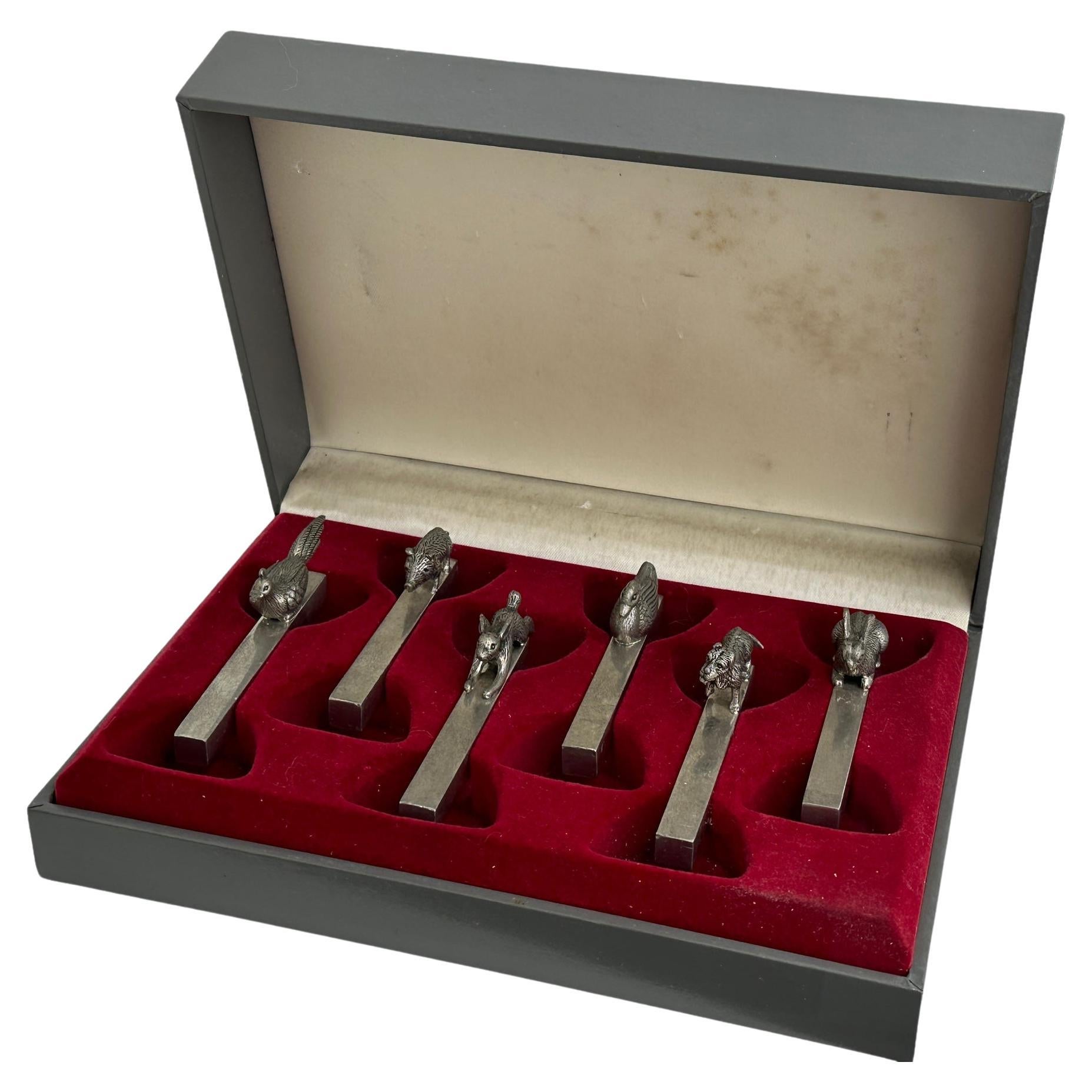 Six porte-couteaux animaliers - par Etain Royal French - Ensemble en métal vintage français dans sa boîte en vente