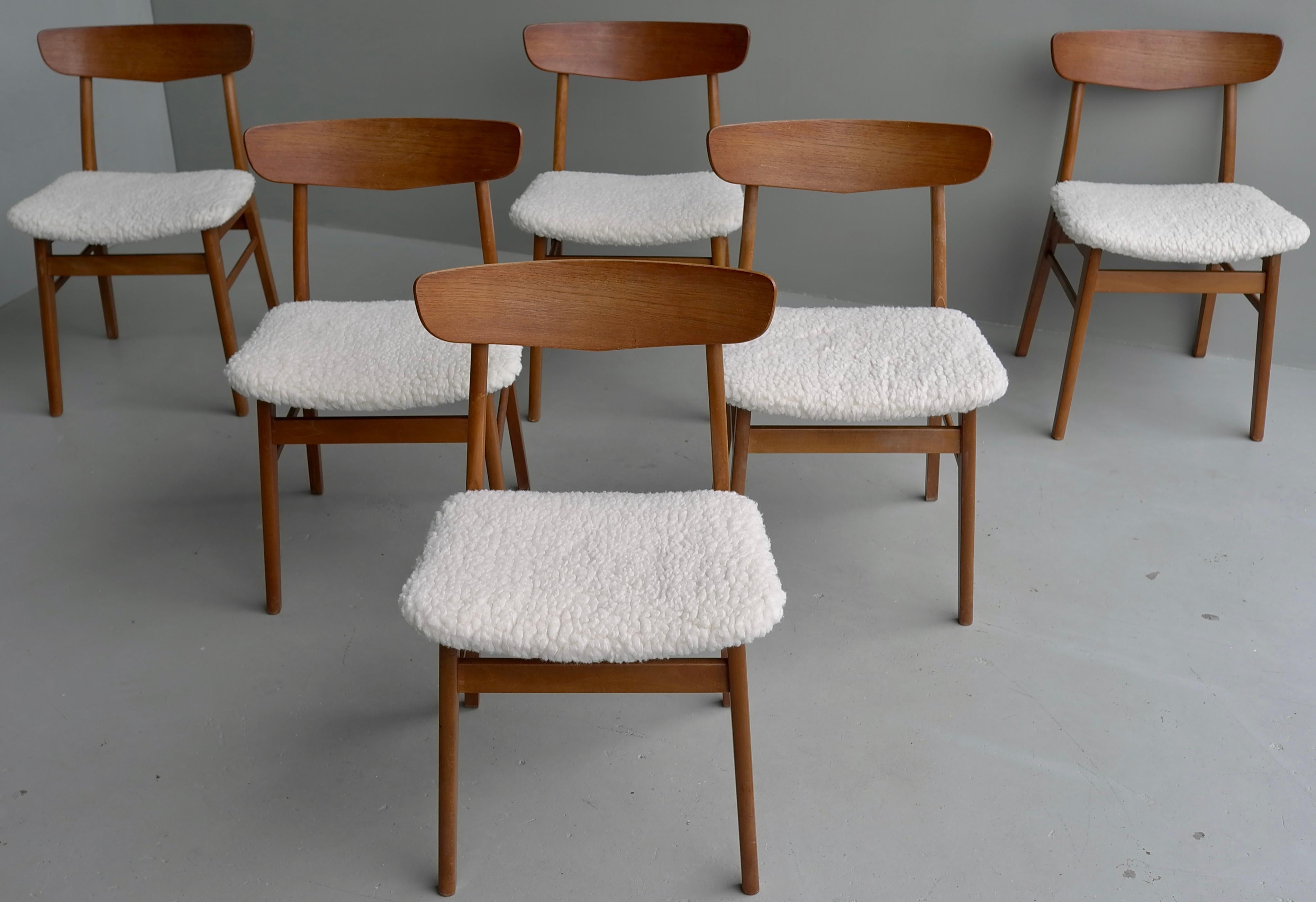 Six Teak Danish Heart Chairs with Seats in Pure Merino Wool, by Farstrup Møbler In Good Condition In Den Haag, NL