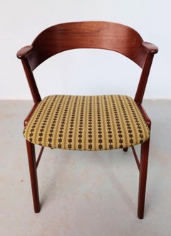 Sechs Teakholz-Esszimmerstühle in ausgezeichnetem Zustand Inklusive anpassbarer Polsterung