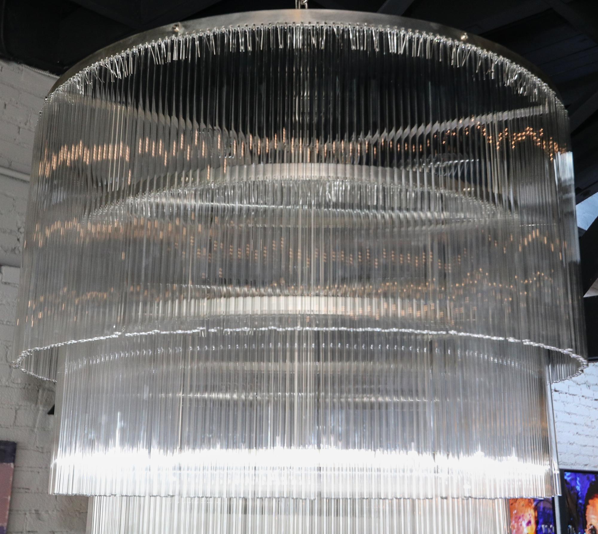 Lustre à tige en verre transparent à six niveaux, 1970 Bon état - En vente à Los Angeles, CA