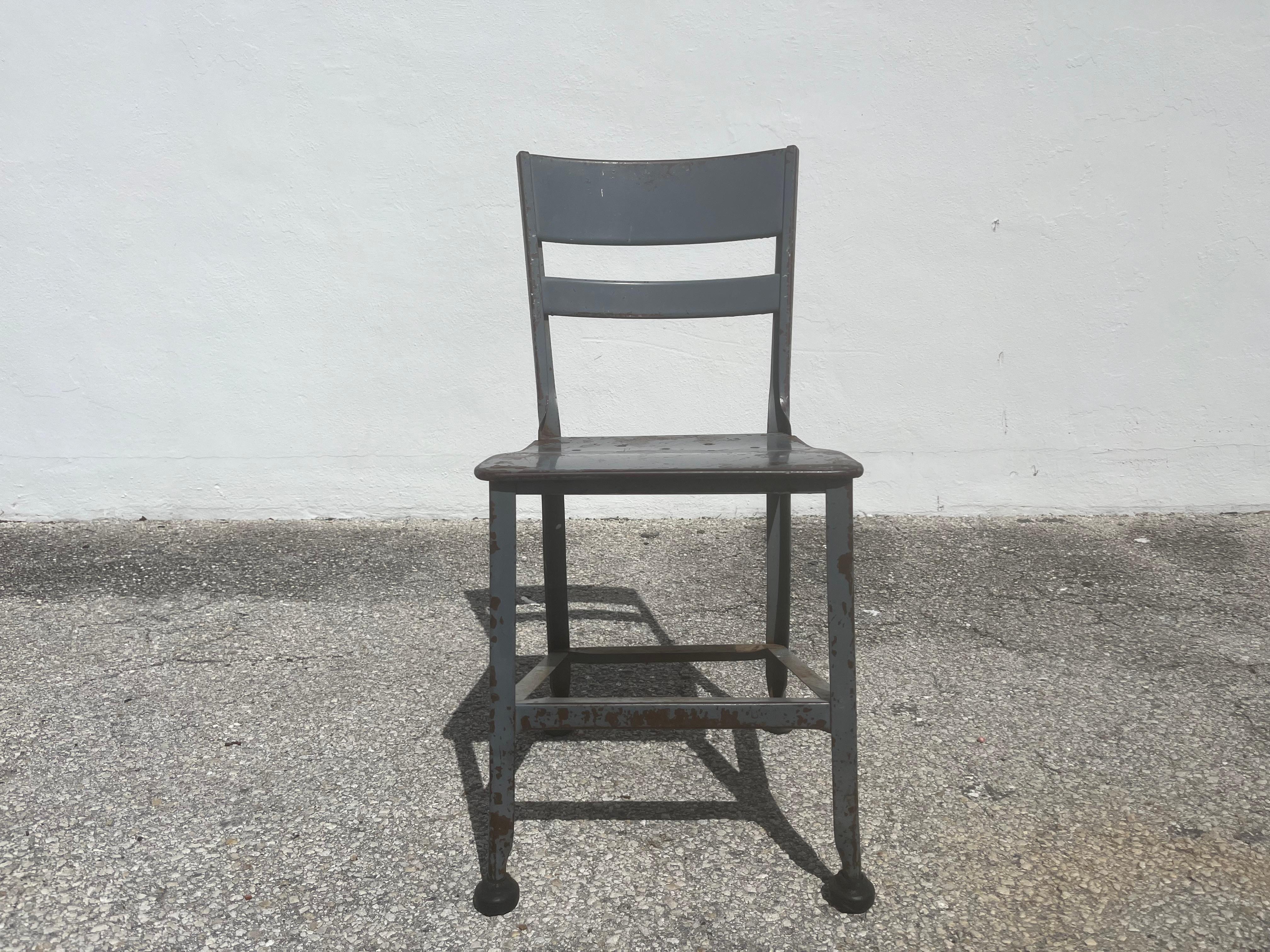 Silla de comedor de acero Six Toledo, Industrial, EE.UU., impresionante pátina en venta 4