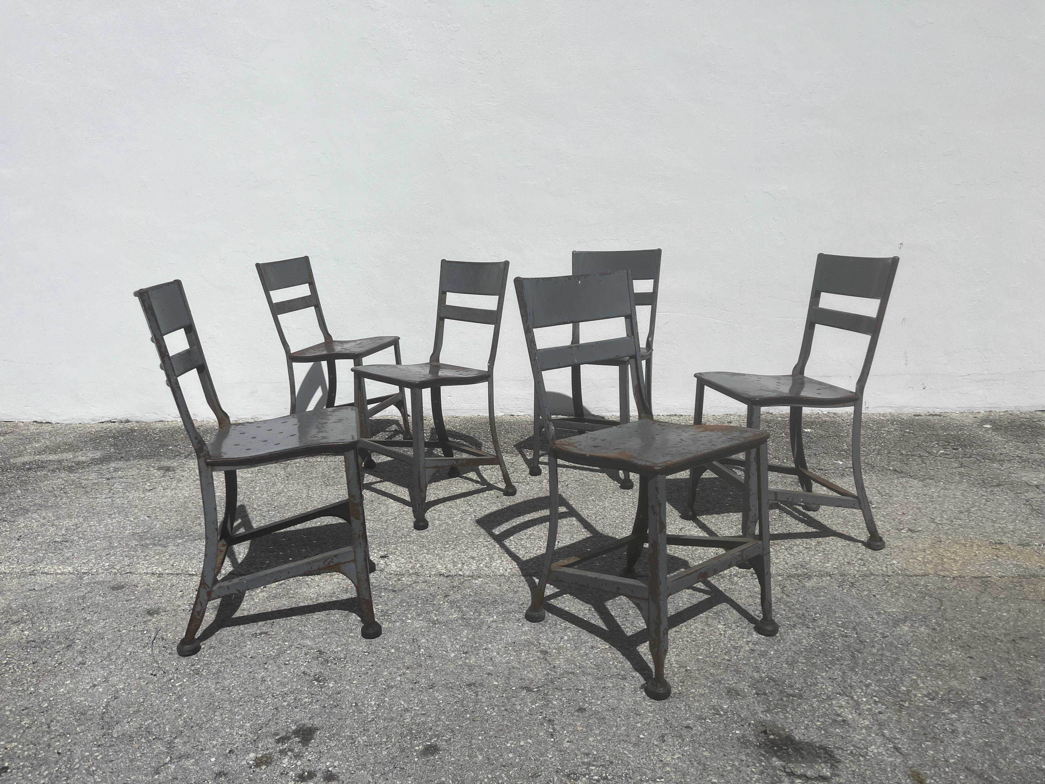 Silla de comedor de acero Six Toledo, Industrial, EE.UU., impresionante pátina Estadounidense en venta