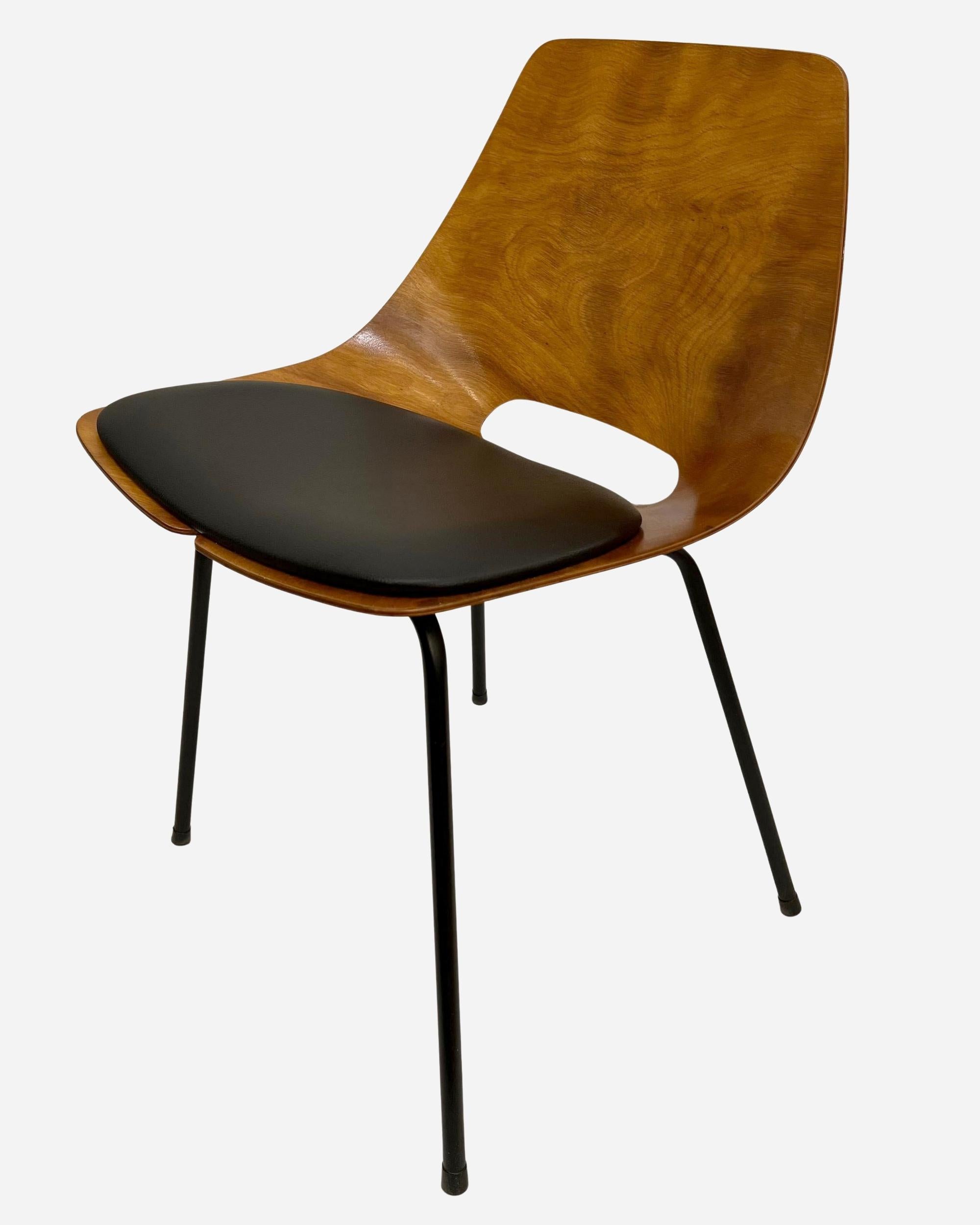 Sechs Tonneau-Stühle von Pierre Guariche, Editions Steiner, Frankreich, um 1954 (Moderne der Mitte des Jahrhunderts) im Angebot