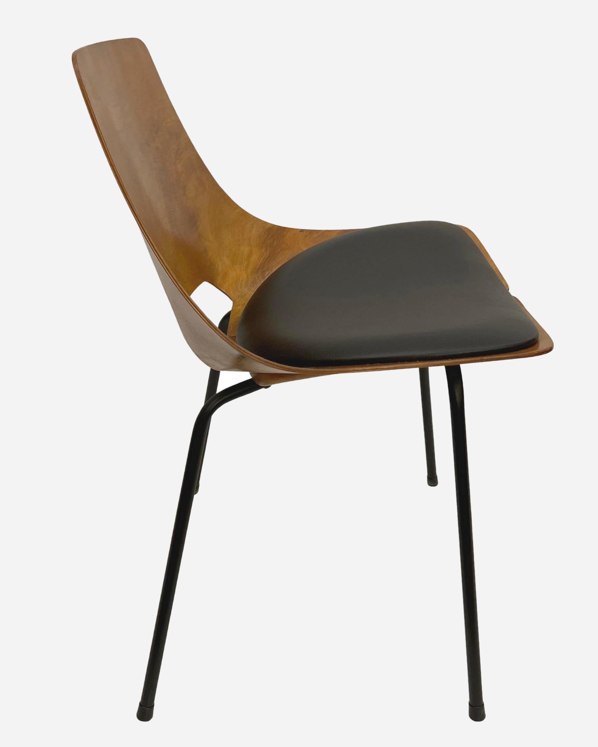 Sechs Tonneau-Stühle von Pierre Guariche, Editions Steiner, Frankreich, um 1954 im Zustand „Gut“ im Angebot in Paris, FR