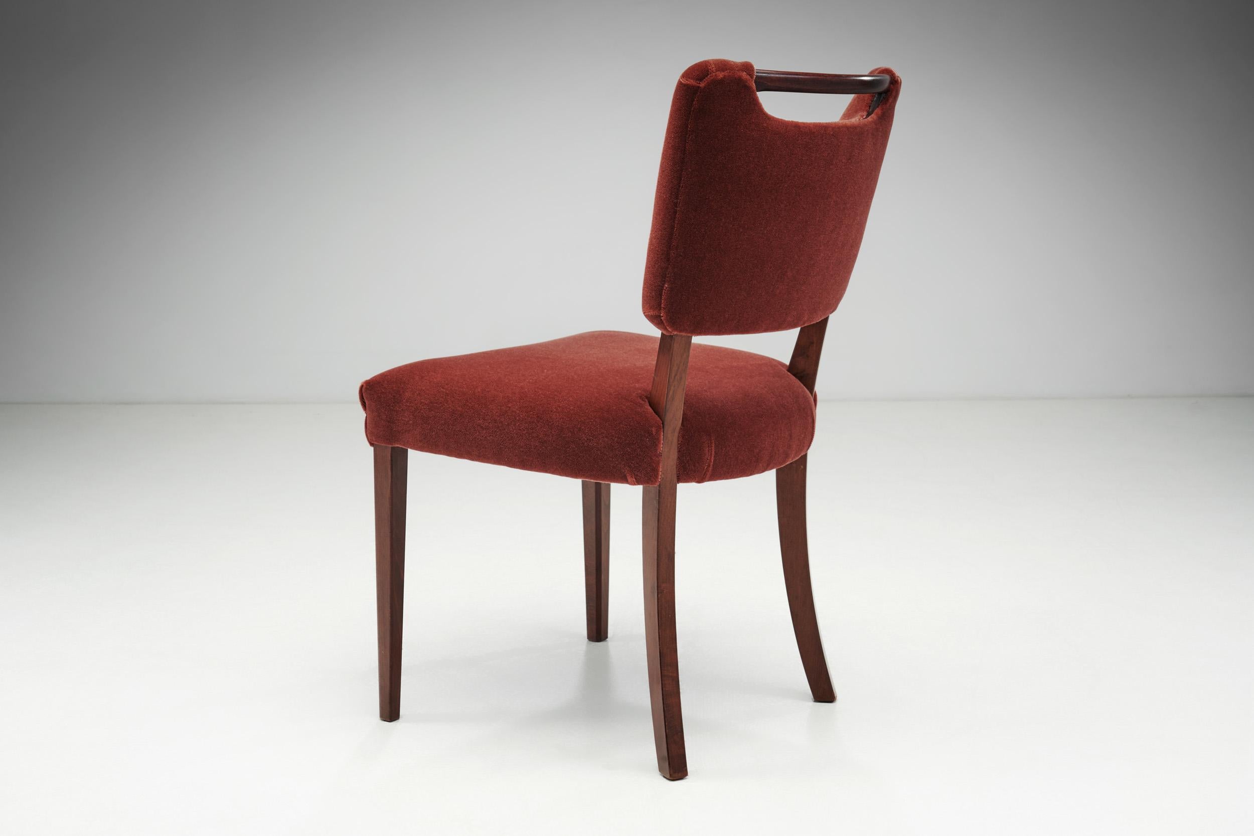 Sechs gepolsterte Buchen-Esszimmerstühle eines europäischen Schreiners, Europa ca. 1950er Jahre im Angebot 7