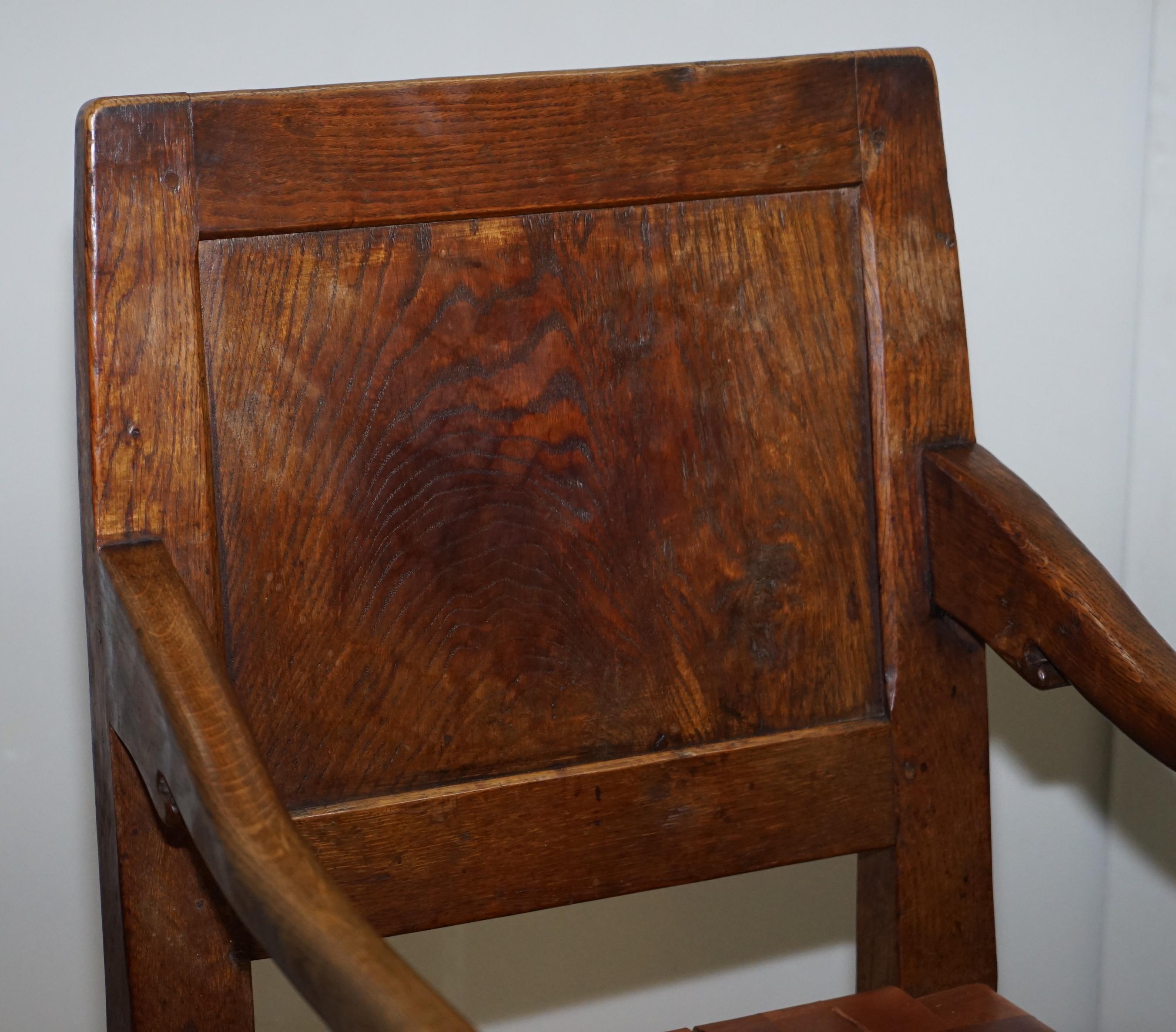 Cuir Six très rares chaises de salle à manger Robert (Mouseman) Thompson restaurées en ronce de chêne des années 1930 6 en vente