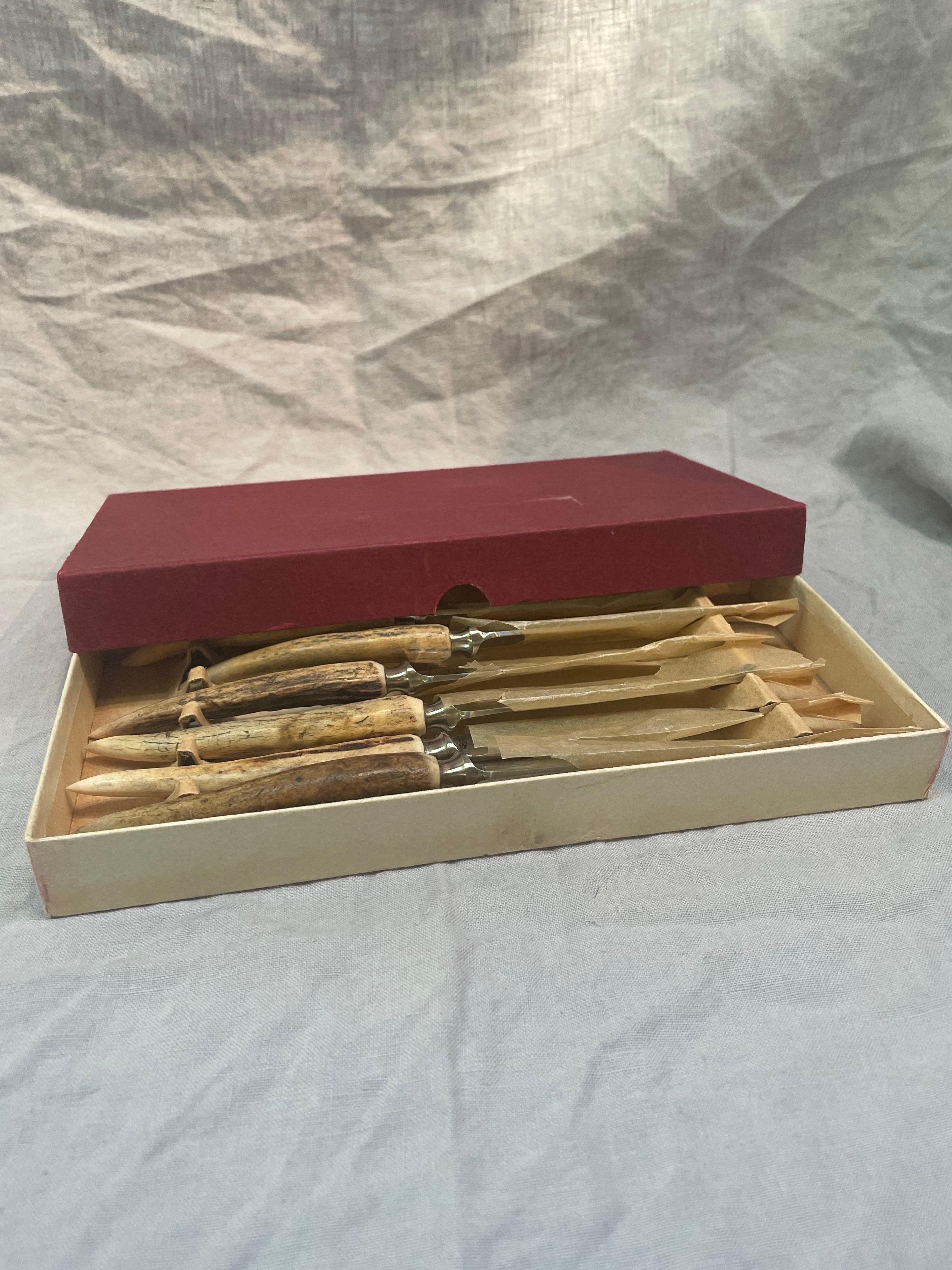 20ième siècle Six couteaux à steak vintage en bois de cerf de Charles H. Barber & Co, Angleterre en vente