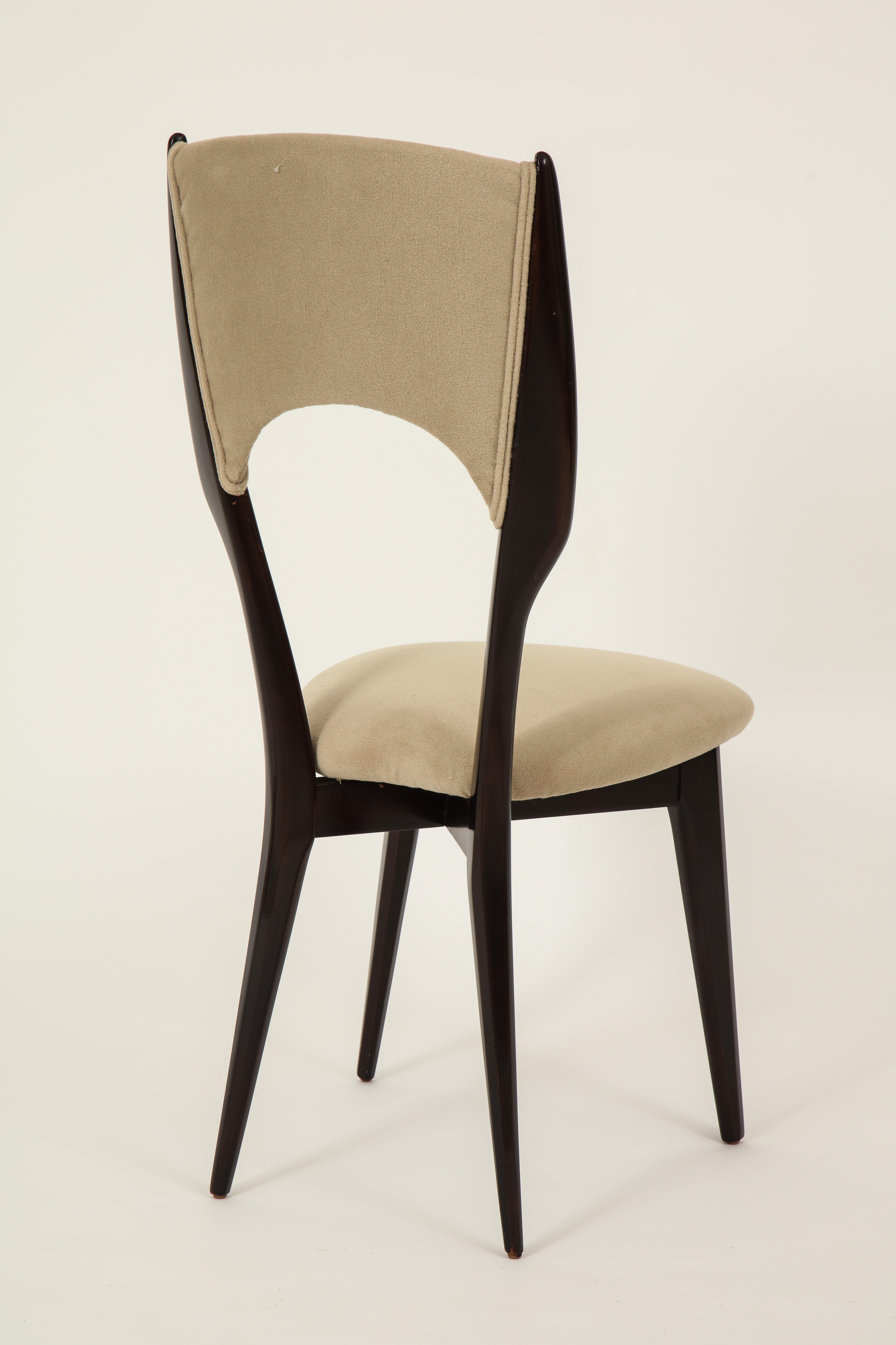 Six Vintage Borsani Style Dining Chairs Beige Cashmere Fabric, Italy, 1950s In Good Condition In New York, NY
