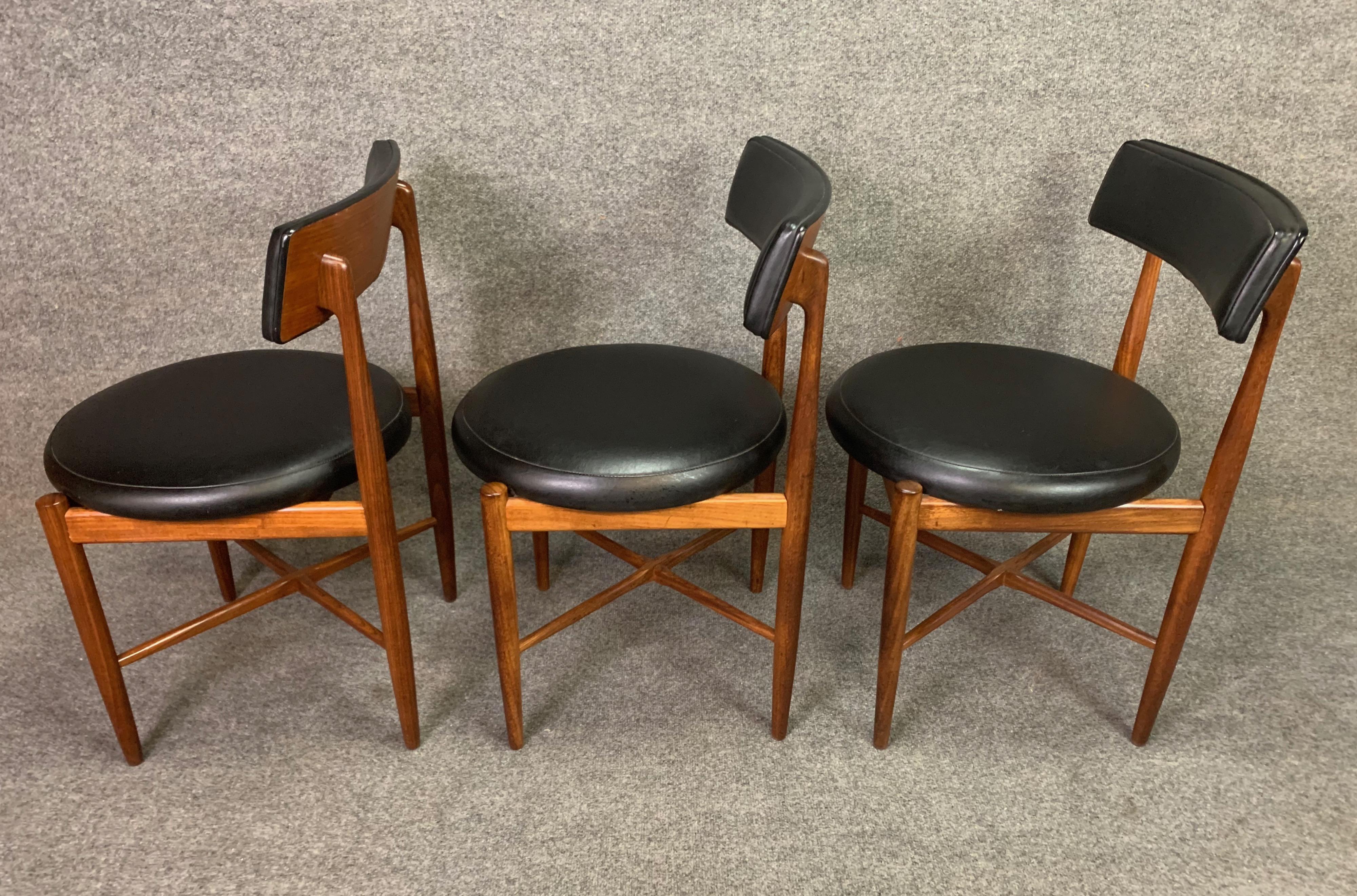 Six Vintage British Mid Century Teak Dining Chairs by Victor Wilkins for G Plan In Good Condition In San Marcos, CA