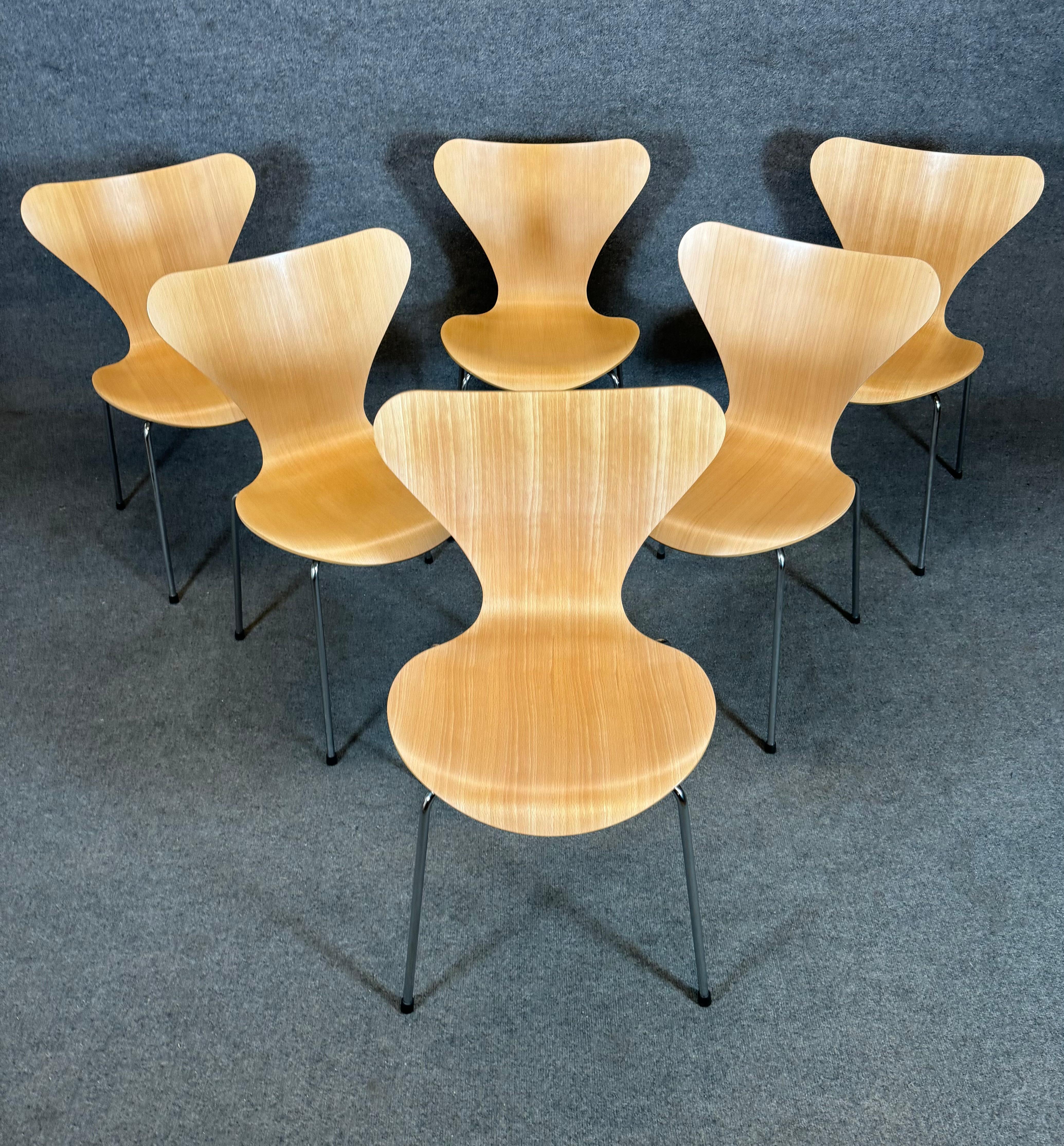 Six chaises de salle à manger danoises vintage de la série 7, Arne Jacobsen en vente 2
