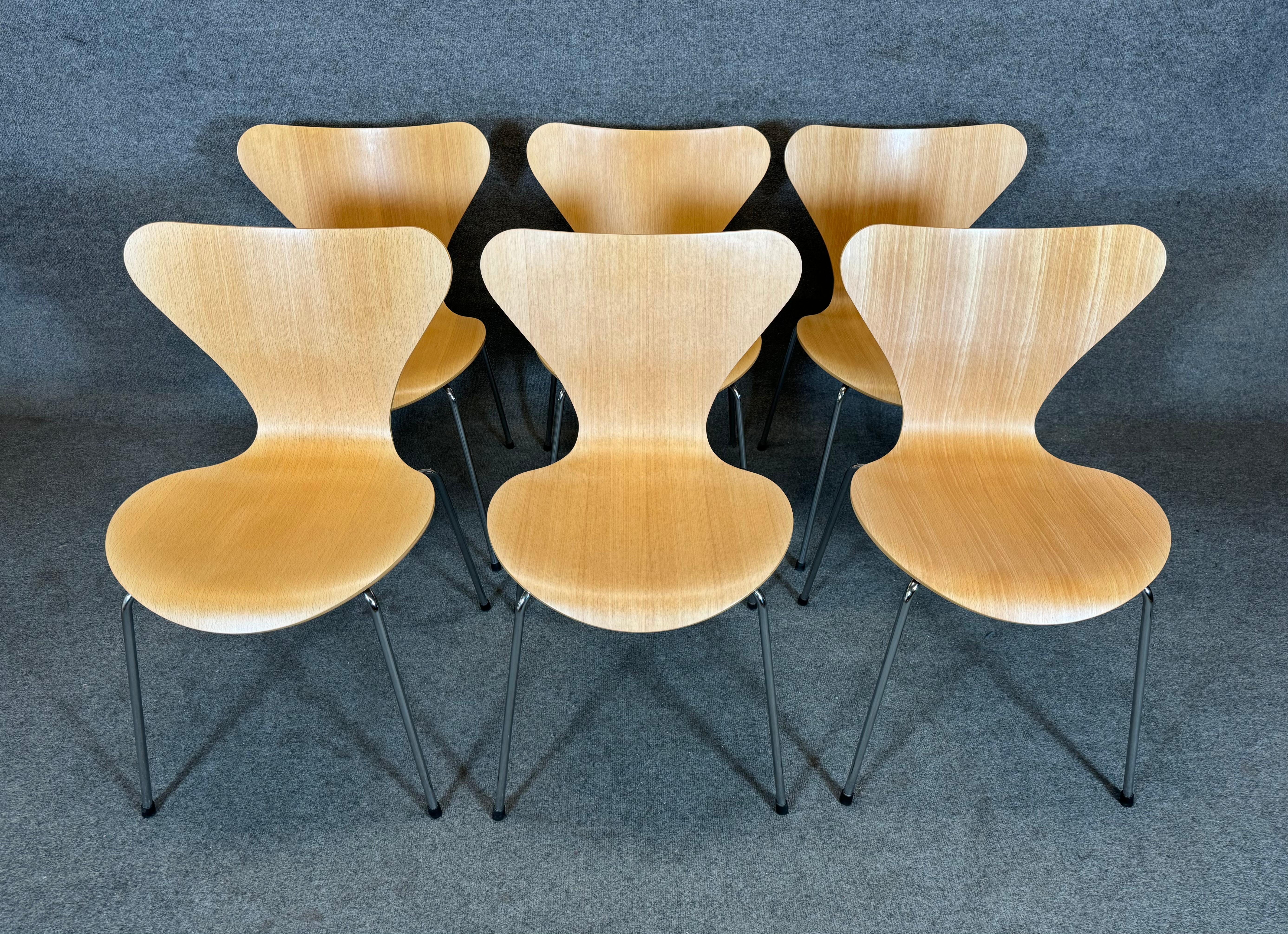 Here is a beautiful set of six vintage Scandinavian Modern dining chairs 