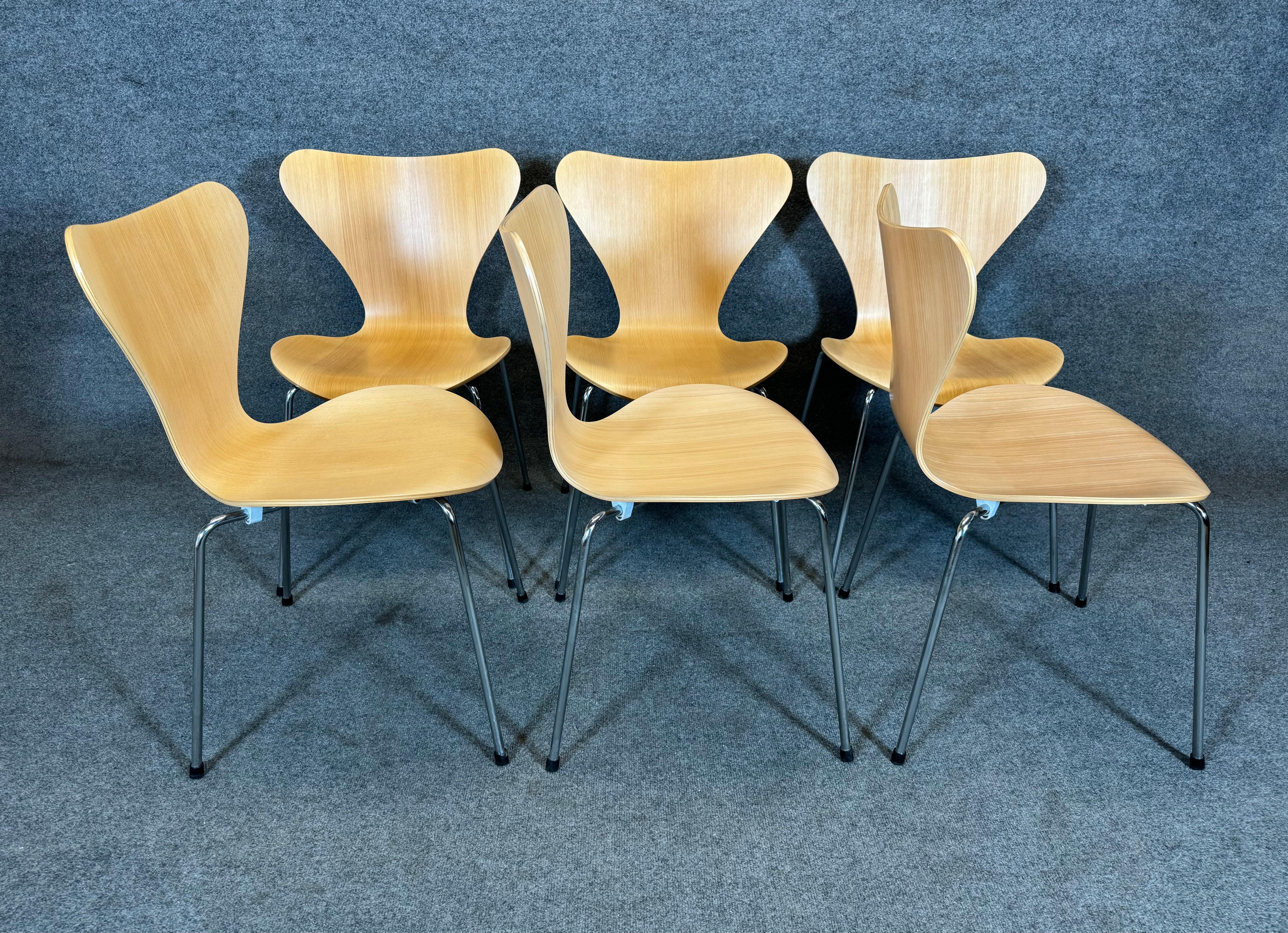 Danois Six chaises de salle à manger danoises vintage de la série 7, Arne Jacobsen en vente