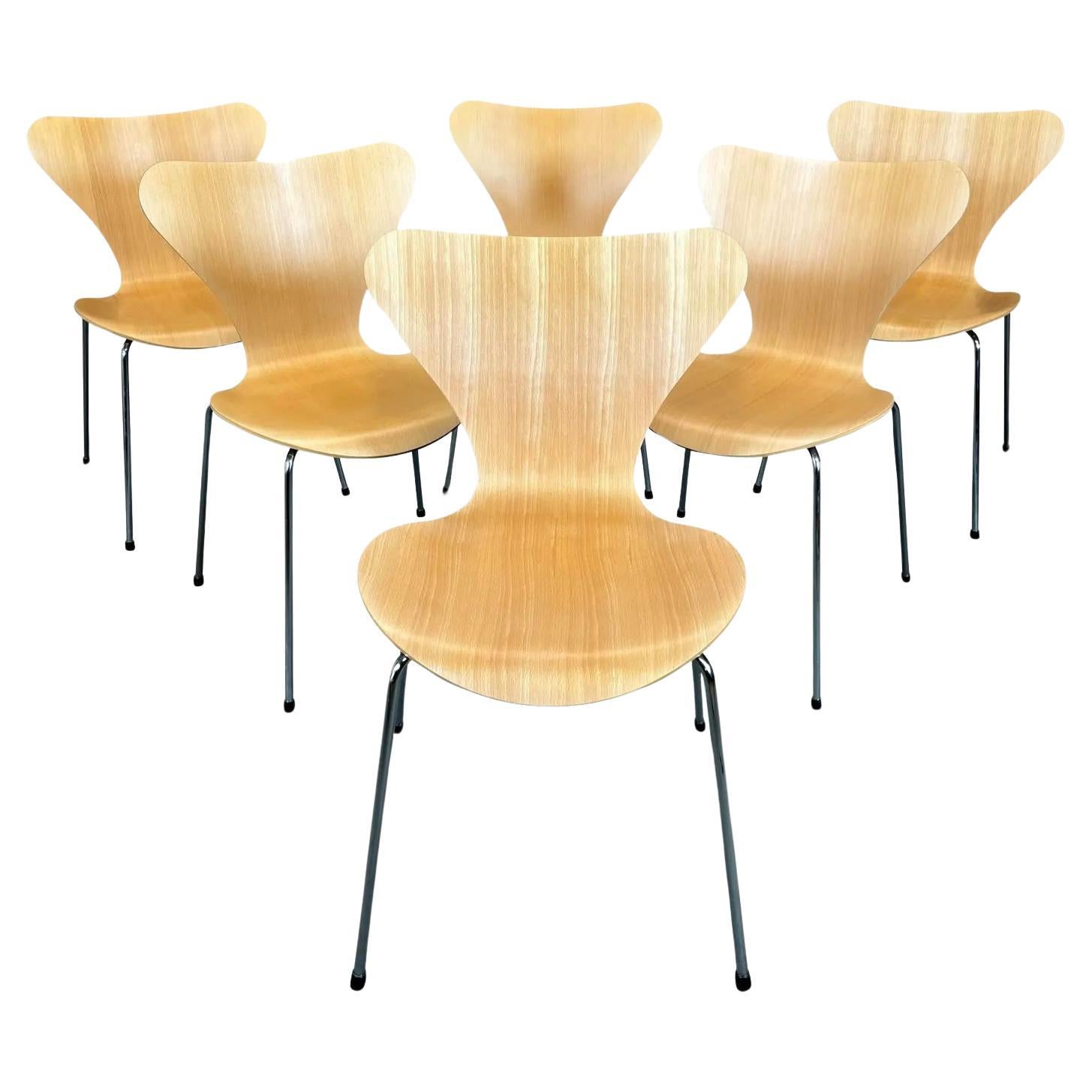 Six chaises de salle à manger danoises vintage de la série 7, Arne Jacobsen en vente