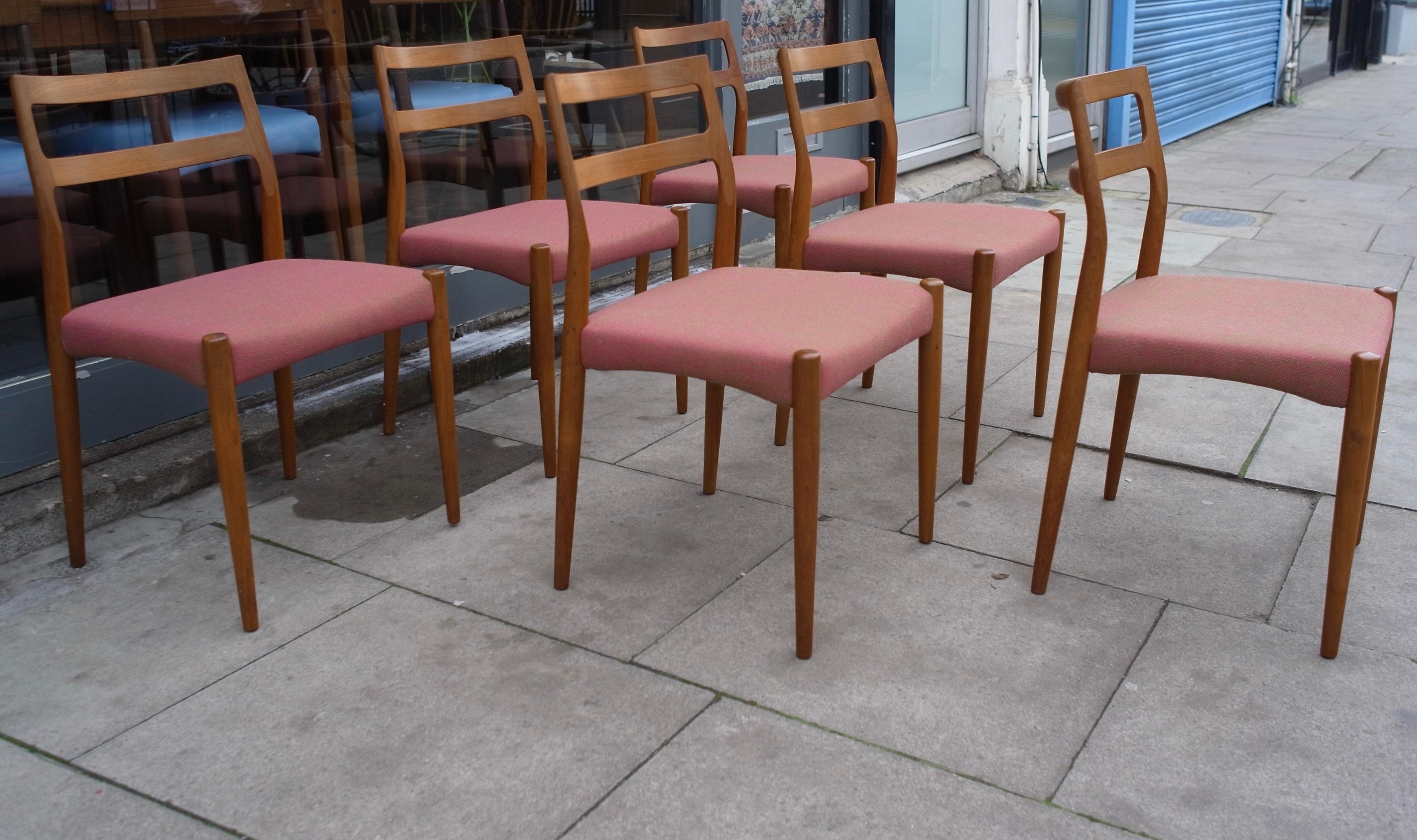 Bois de feuillus Six chaises de salle à manger danoises vintage en teck des années 1960 par Johannes Andersen en vente