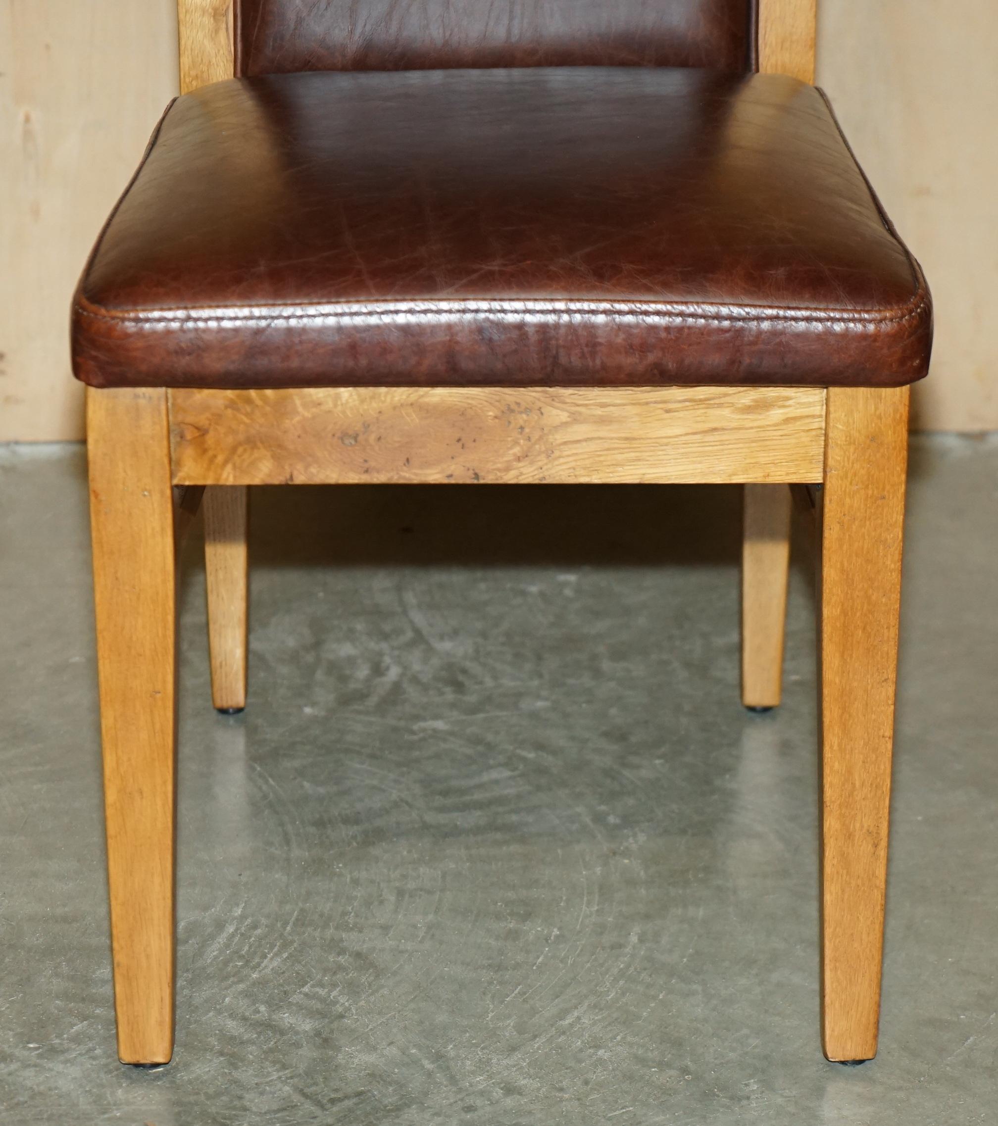 SiX VINTAGE ENGLISCH EICHE & HERITAGE BROWN LEATHER HALO HIGH BACK DINING CHAIRS (20. Jahrhundert) im Angebot