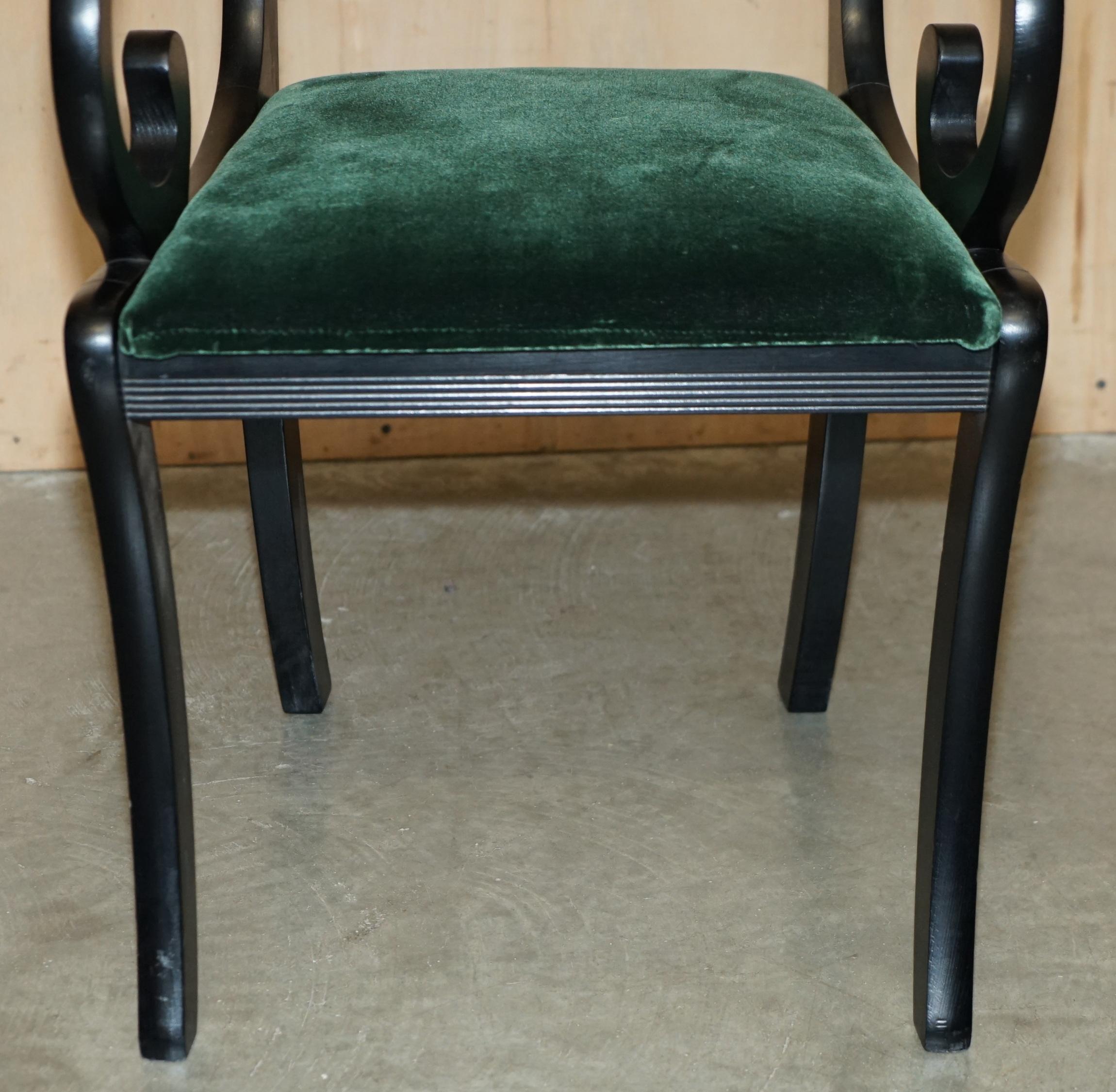 SIX VINTAGE ENGLISH REGENCY EBONISED SABRE LEG GREEN VELVET DINING CHAiRS 6 For Sale 2