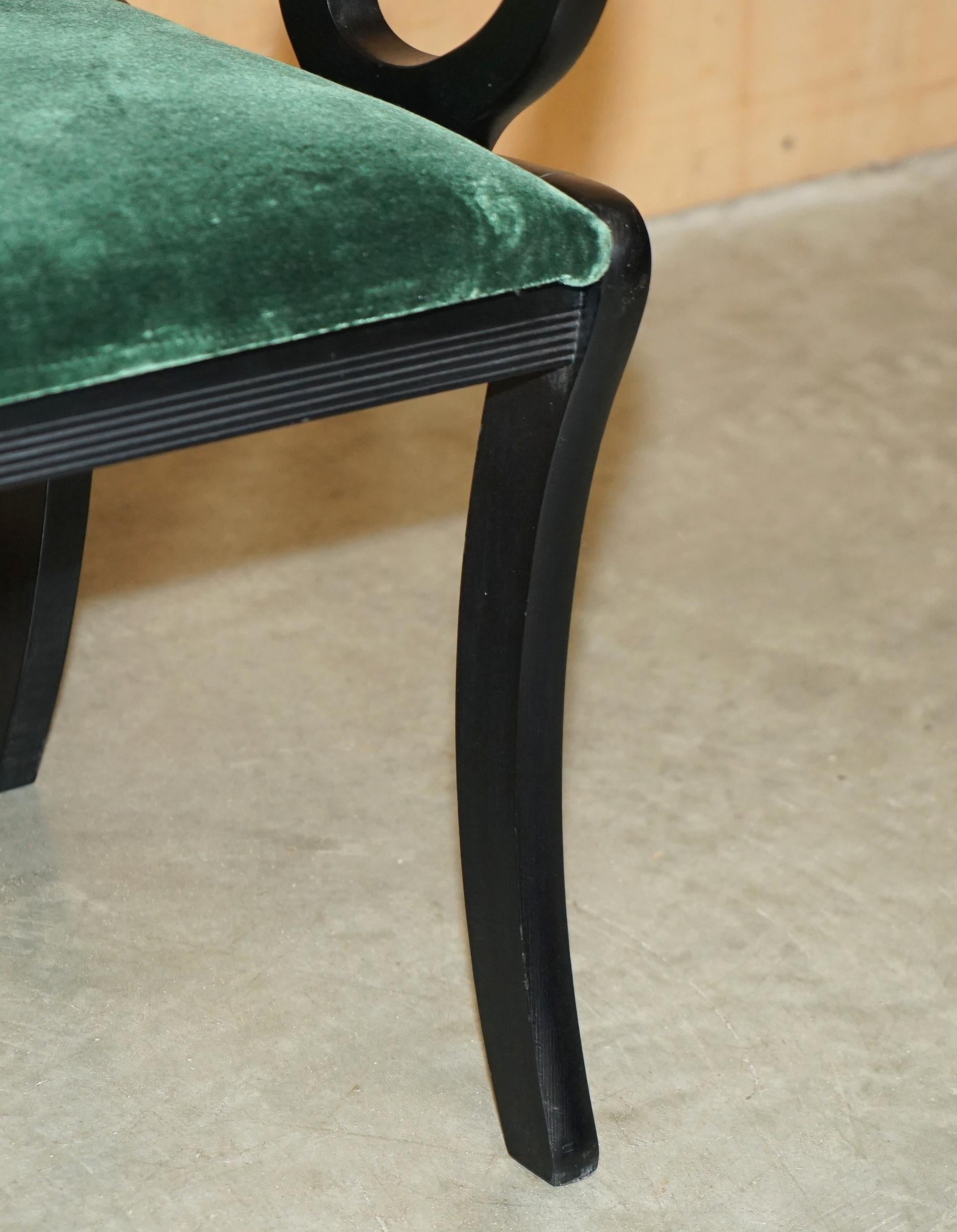 SIX VINTAGE ENGLISH REGENCY EBONISED SABRE LEG GREEN VELVET DINING CHAiRS 6 For Sale 3