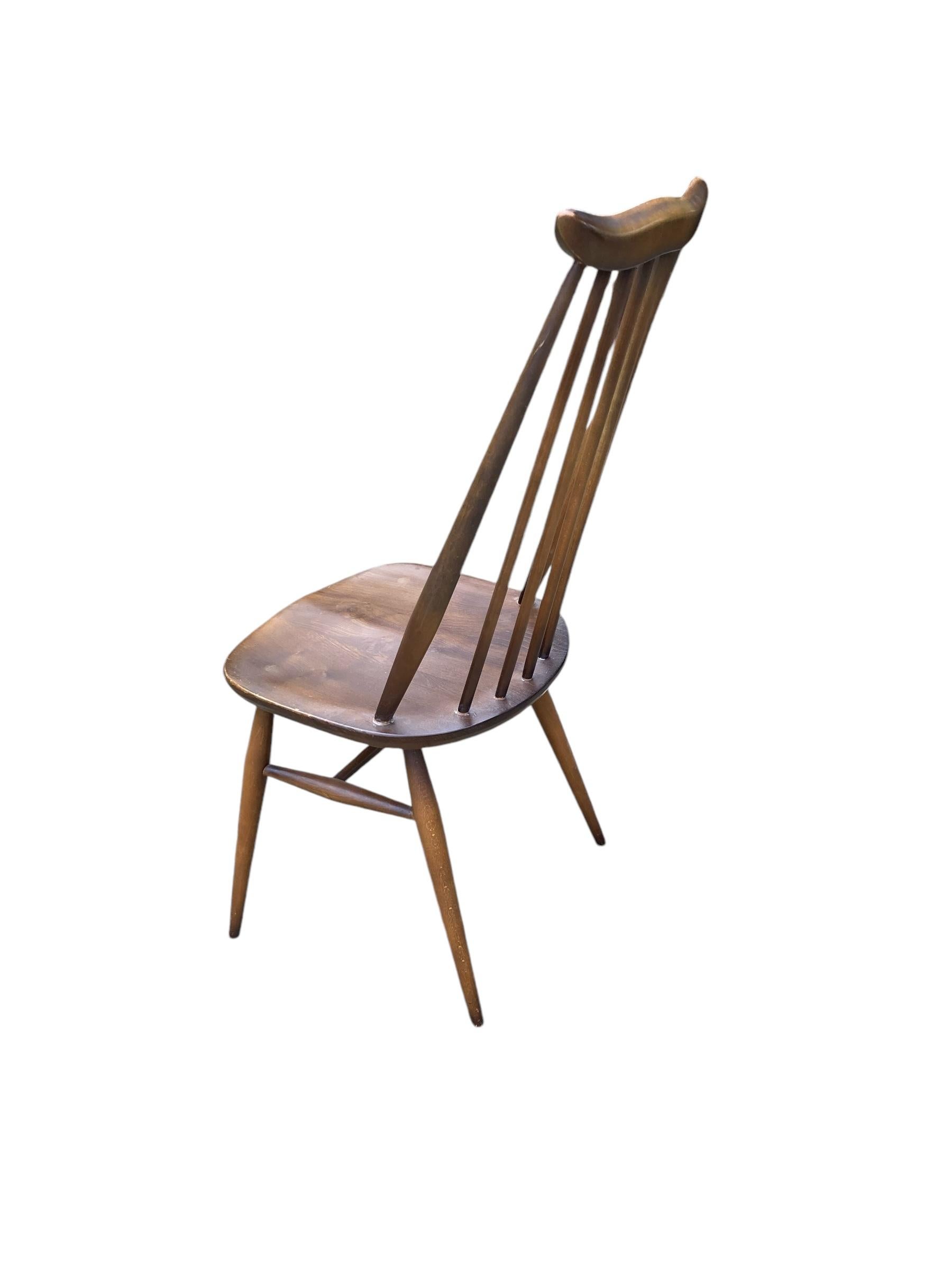 Sei sedie vintage Ercol con schienale a bacchetta e due poltrone in vendita 3