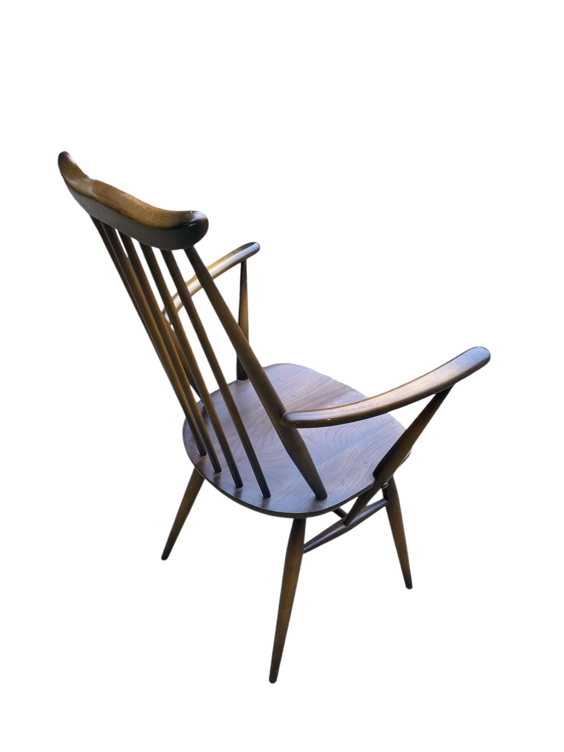Mid-Century moderno Sei sedie vintage Ercol con schienale a bacchetta e due poltrone in vendita