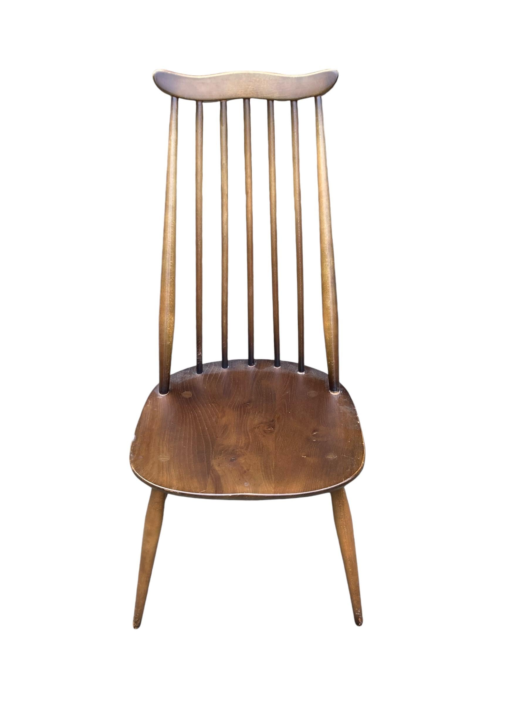 Britannico Sei sedie vintage Ercol con schienale a bacchetta e due poltrone in vendita