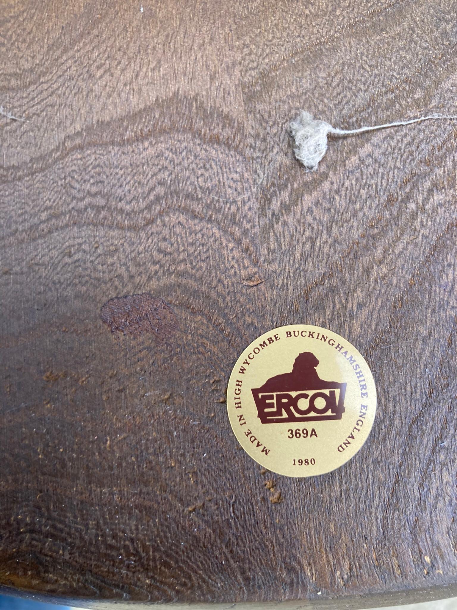 Sei sedie vintage Ercol con schienale a bacchetta e due poltrone In condizioni buone in vendita a Bishop's Stortford, GB