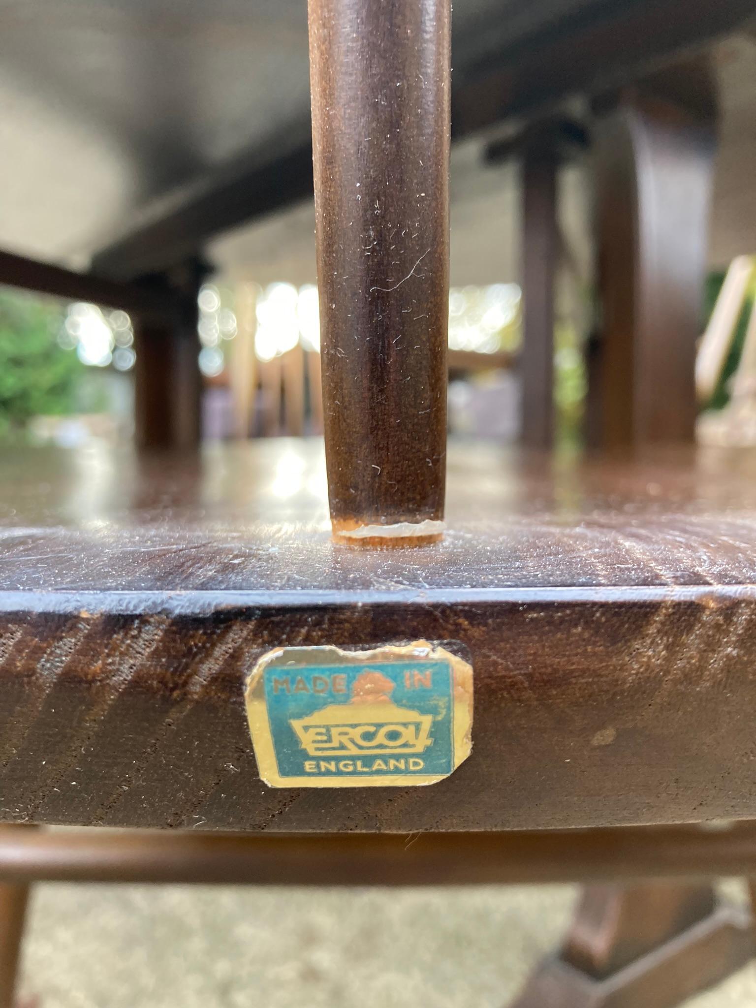 XX secolo Sei sedie vintage Ercol con schienale a bacchetta e due poltrone in vendita