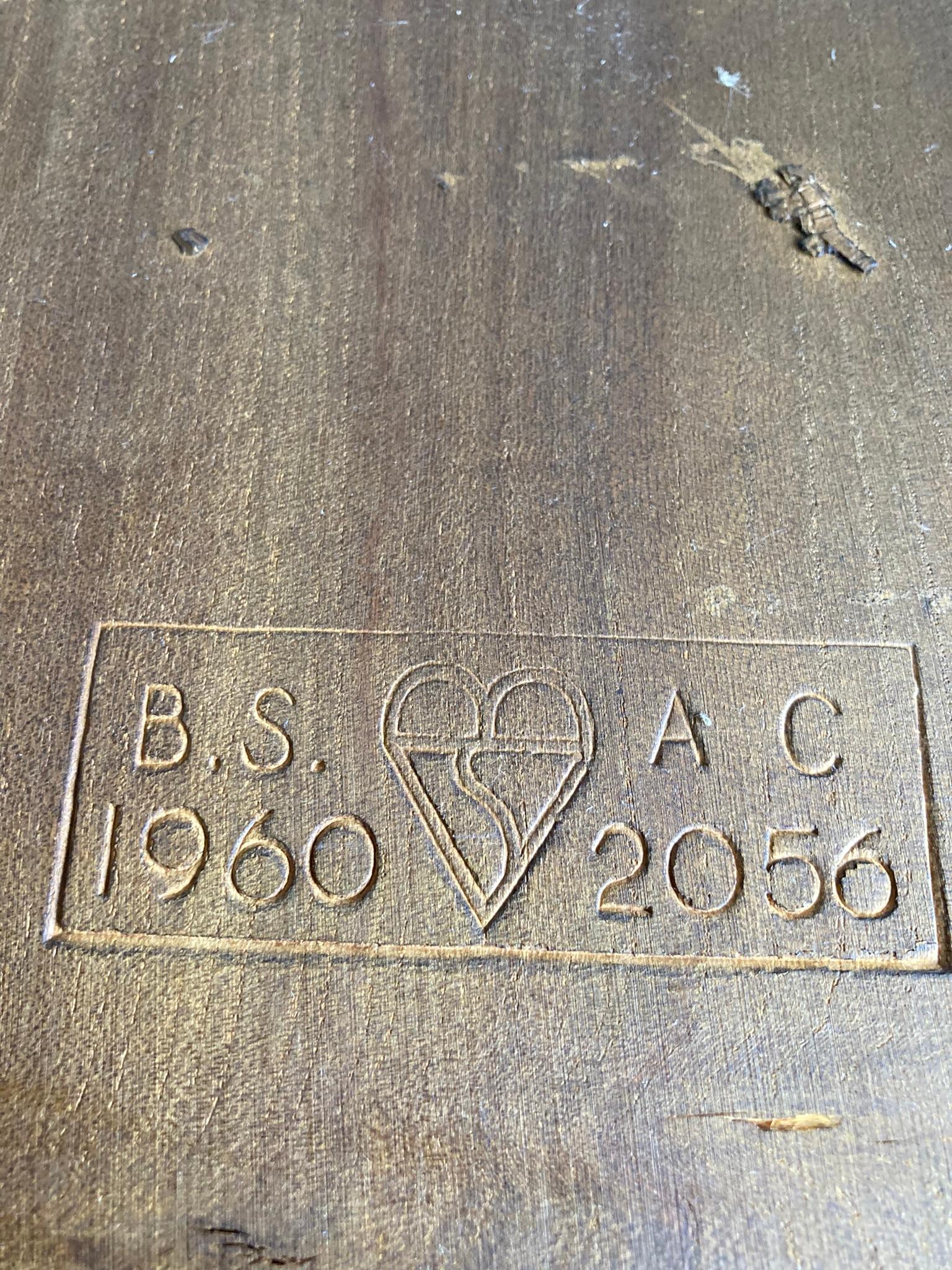Olmo Sei sedie vintage Ercol con schienale a bacchetta e due poltrone in vendita