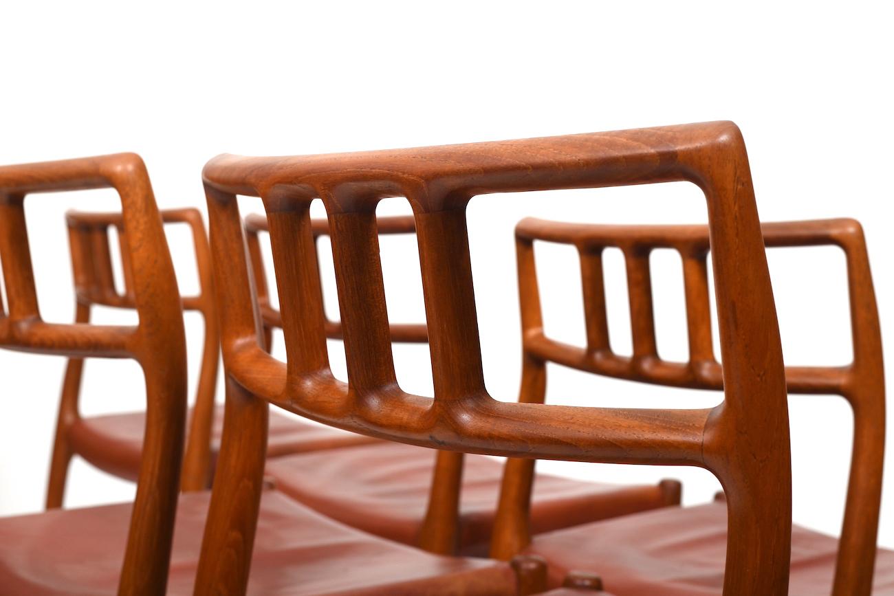 Six vintage Niels O. Møller Teak and Indian Red Leather Chairs In Good Condition For Sale In Handewitt, DE