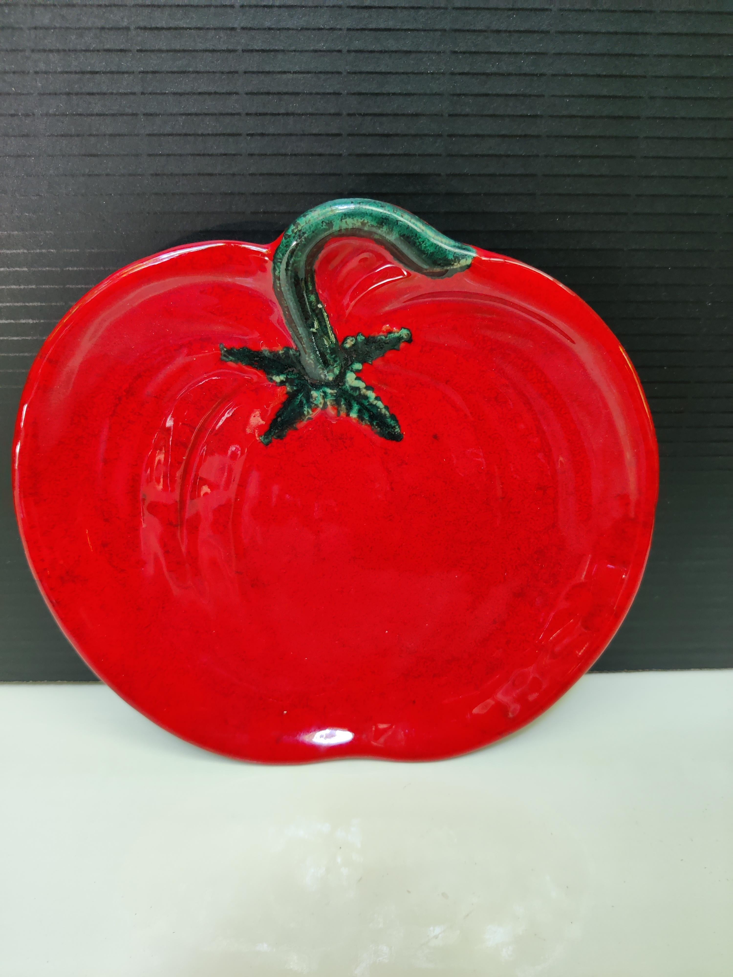 Six Vintage Red Majolica Ceramic Tomato Lunch/Salad Plates 
Marked Italy
Hand painted

