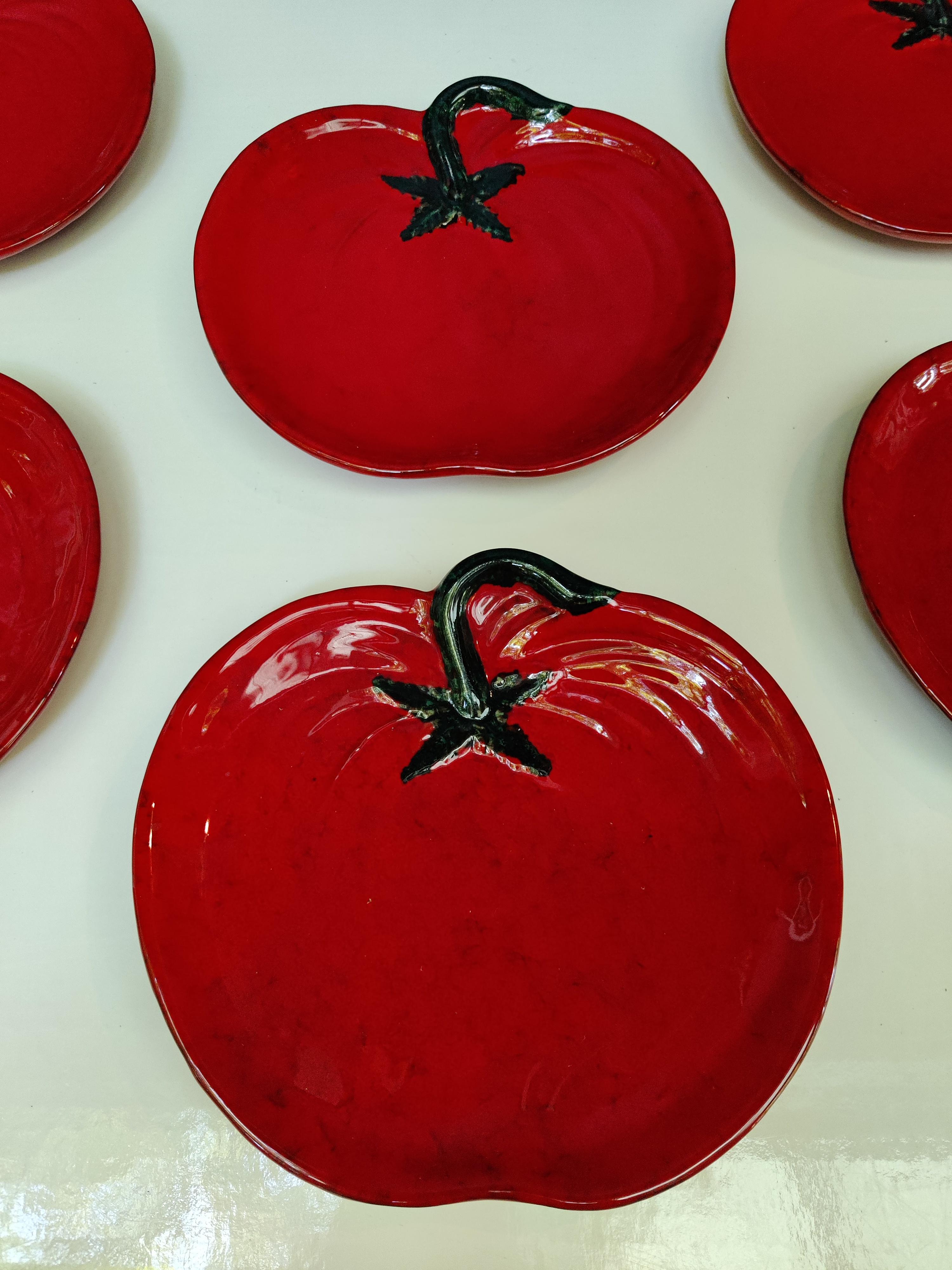 Six Vintage Red Majolica Ceramic Tomato Lunch/Salad Plates In Good Condition In Cincinnati, OH