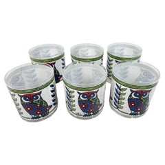 Seis Vasos Rocks Vintage con búhos rojos, verdes y azules sobre fondo blanco de Cera