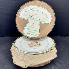 Six assiettes vintage en porcelaine champignon française de Saint Amand, ensemble