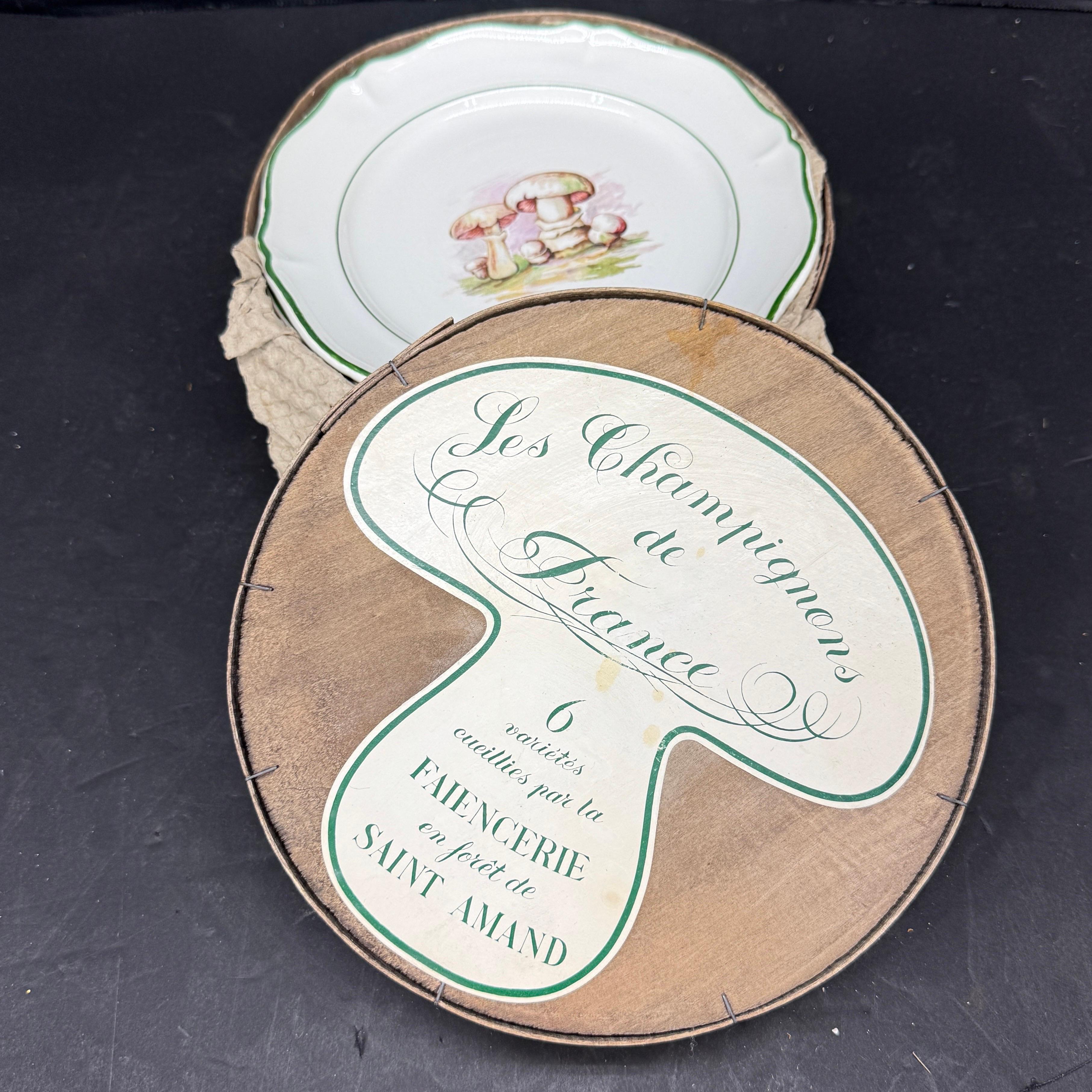 Hand-Crafted Six Vintage Saint Amand French Mushroom Porcelain Plates, a Set For Sale