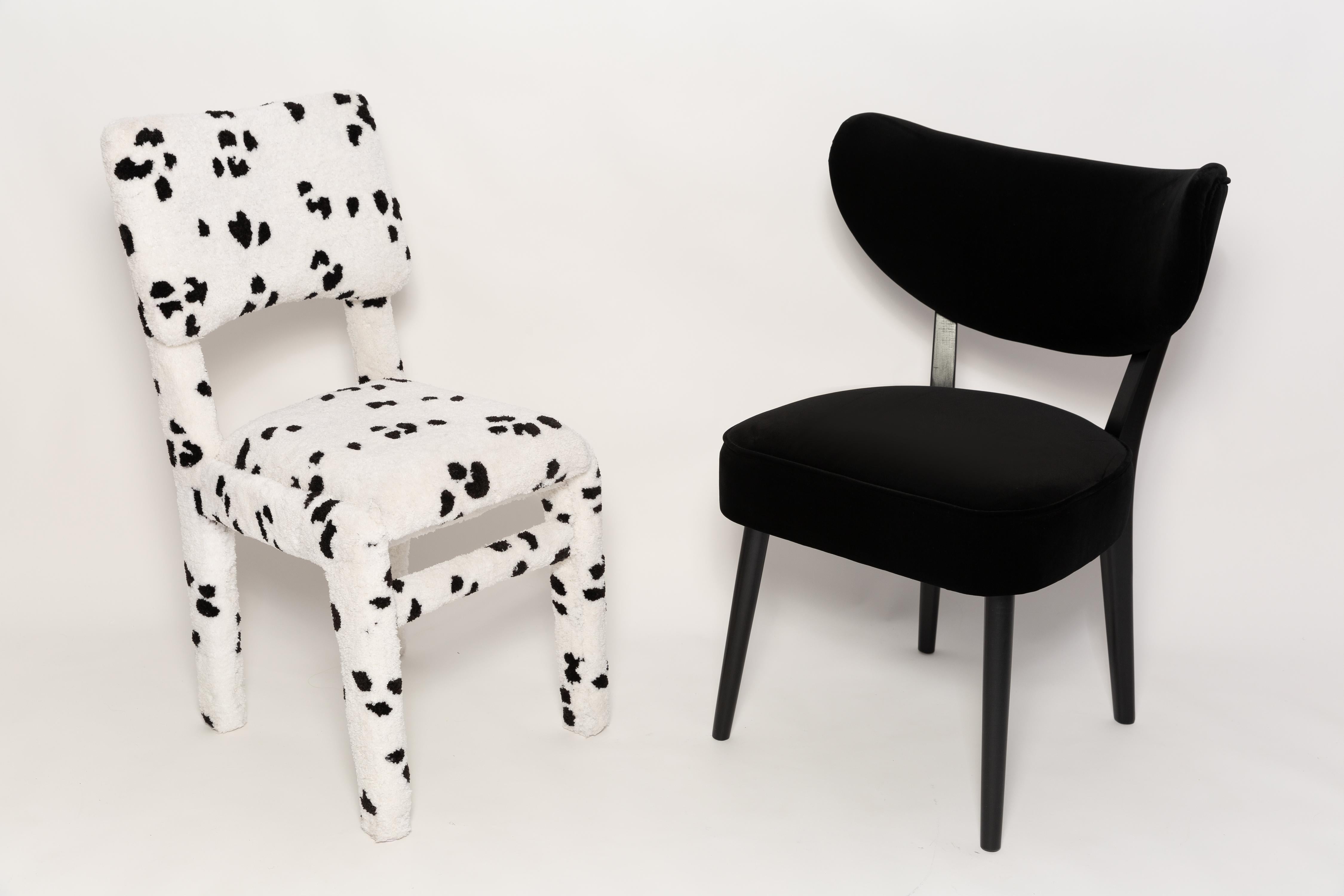 Cruella Set – “Vintola Dining” Chair

A contemporary piece with the soul of the 1960s. Designed by Ola Szewczul for Vintola Studio, this chair blends elegance, nobility, and everyday comfort. It was created for interiors where refined form meets