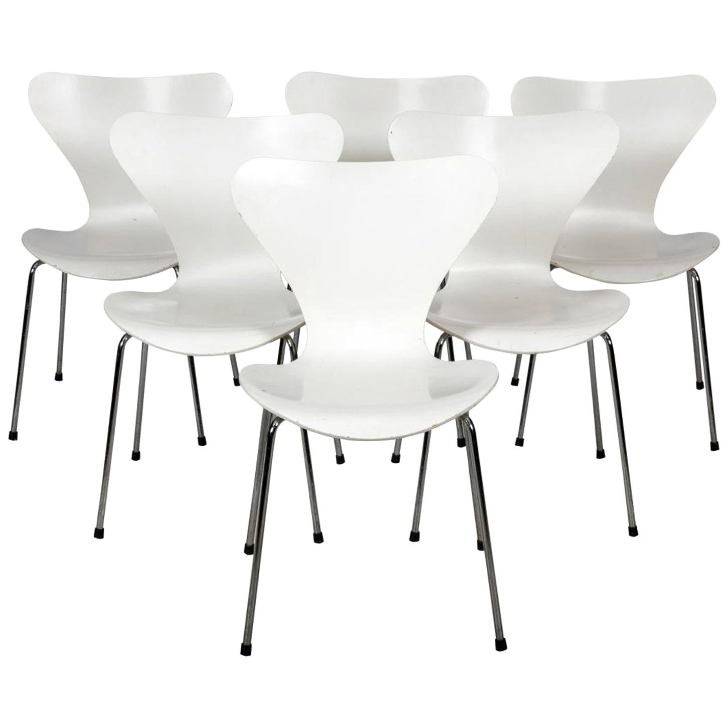 Six White Arne Jacobsen Chairs Series 7 for Fritz Hansen