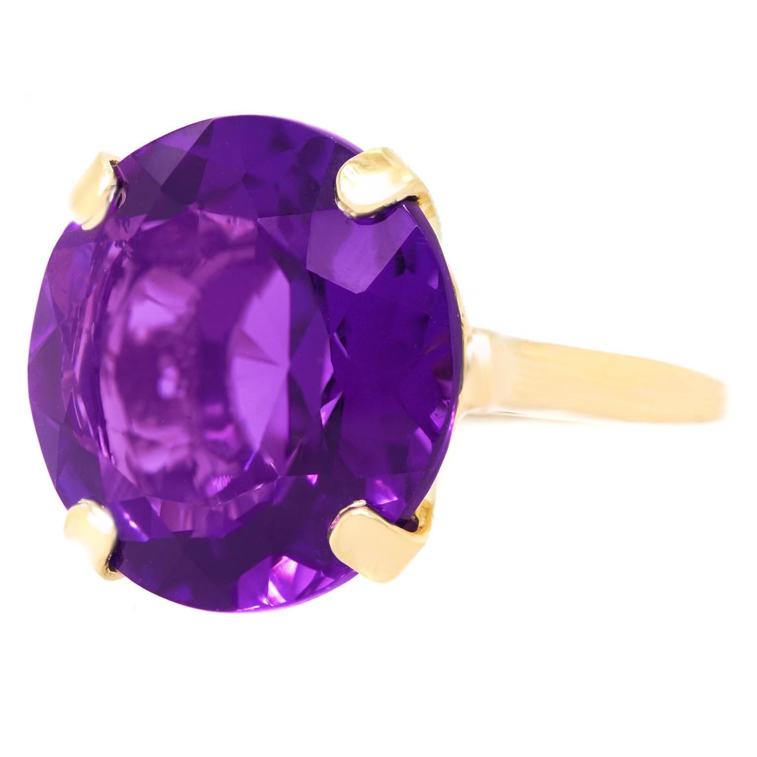 Round Cut Sixties Chic Amethyst-Set Gold Ring