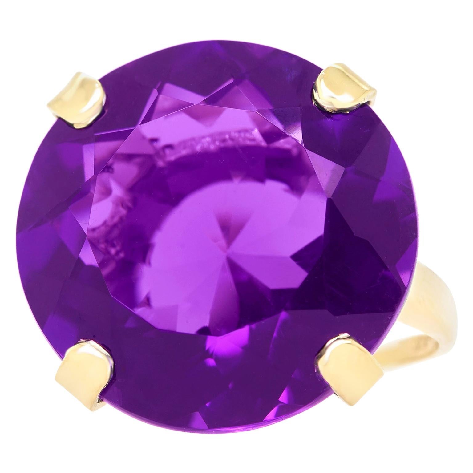 Sixties Chic Amethyst-Set Gold Ring