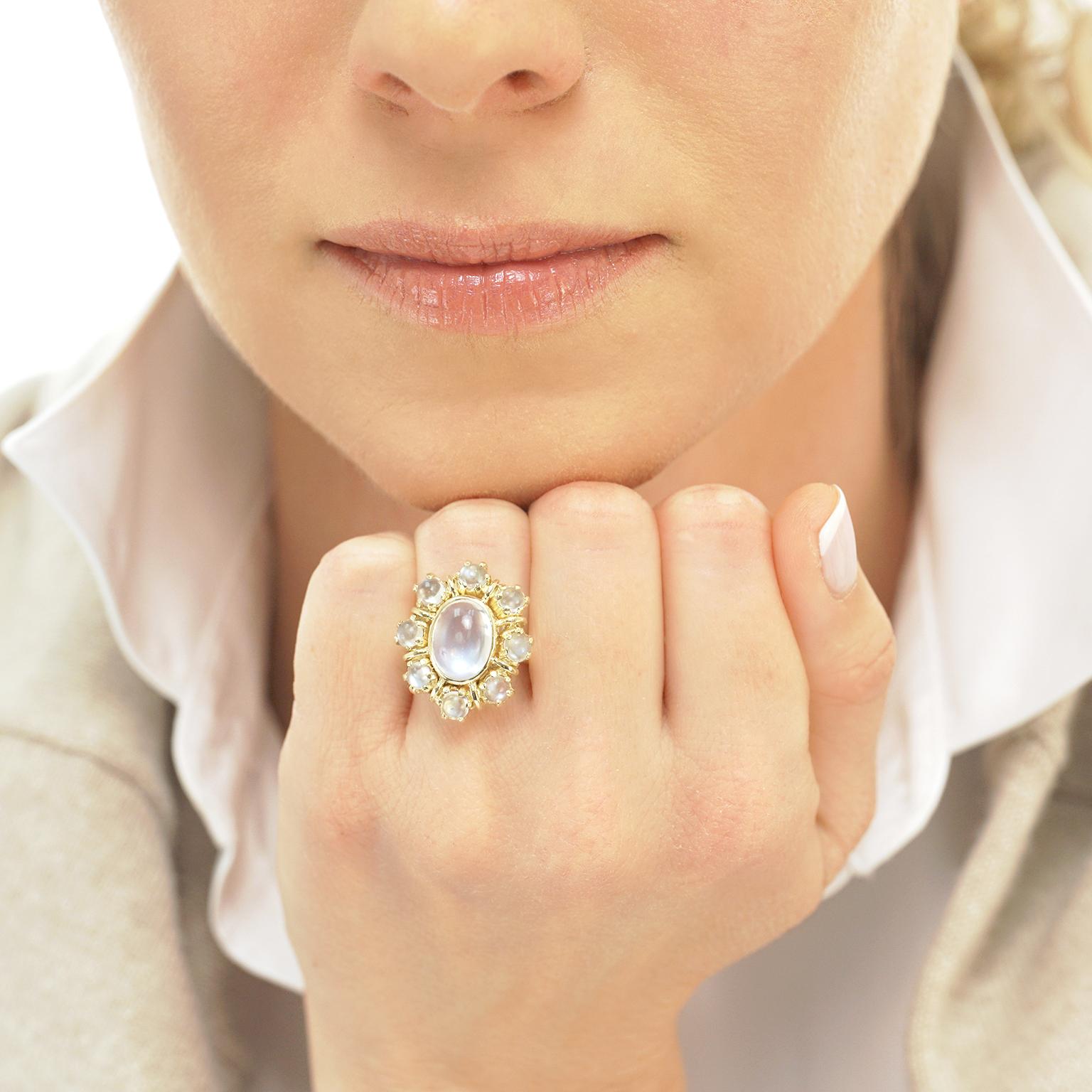Women's or Men's 1960s Chic Moonstone-Set Gold Ring