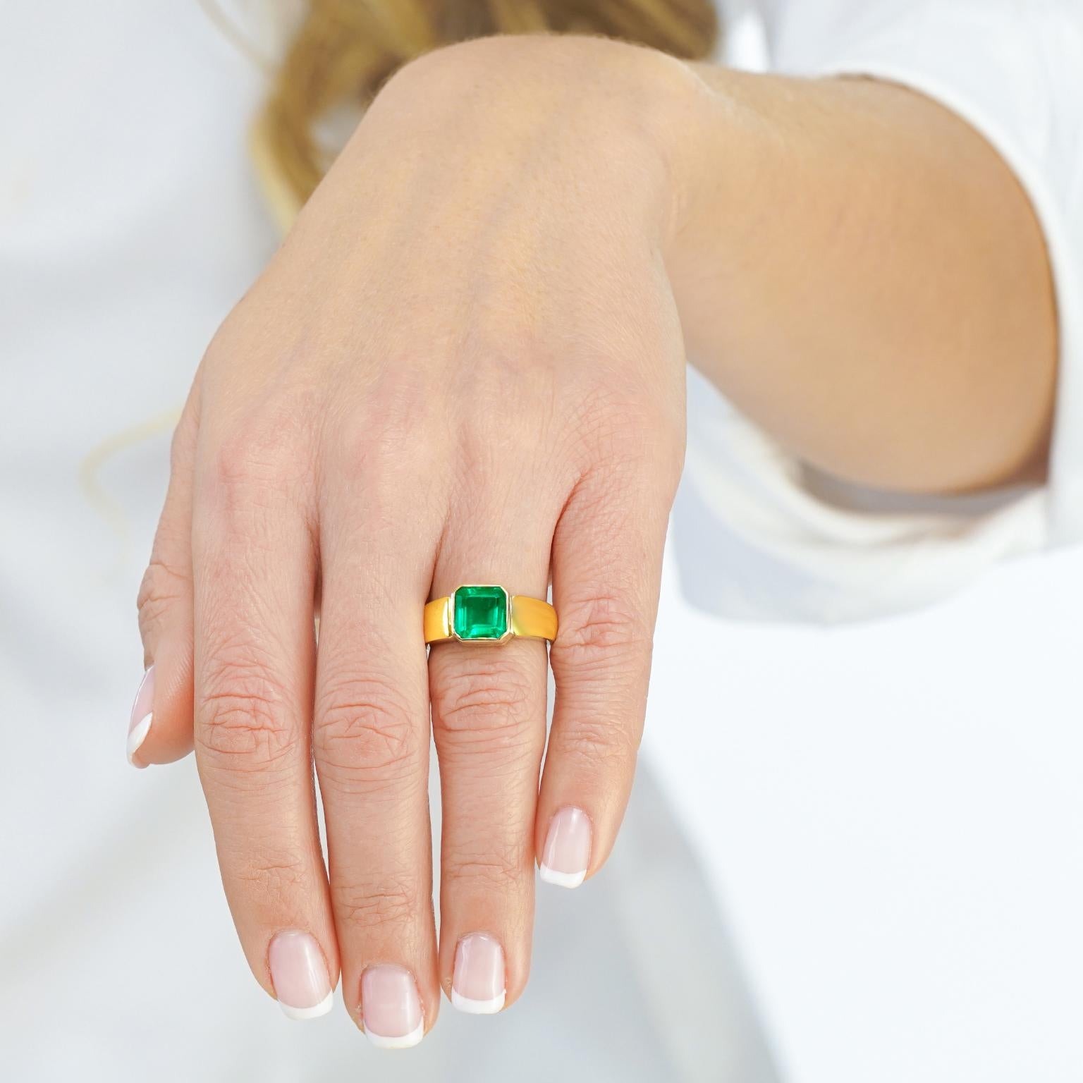 Sixties Emerald Ring In Excellent Condition For Sale In Litchfield, CT