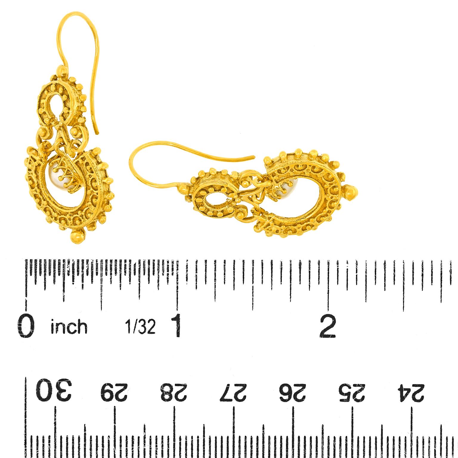 Boucles d'oreilles étrusques des années 60 Unisexe en vente