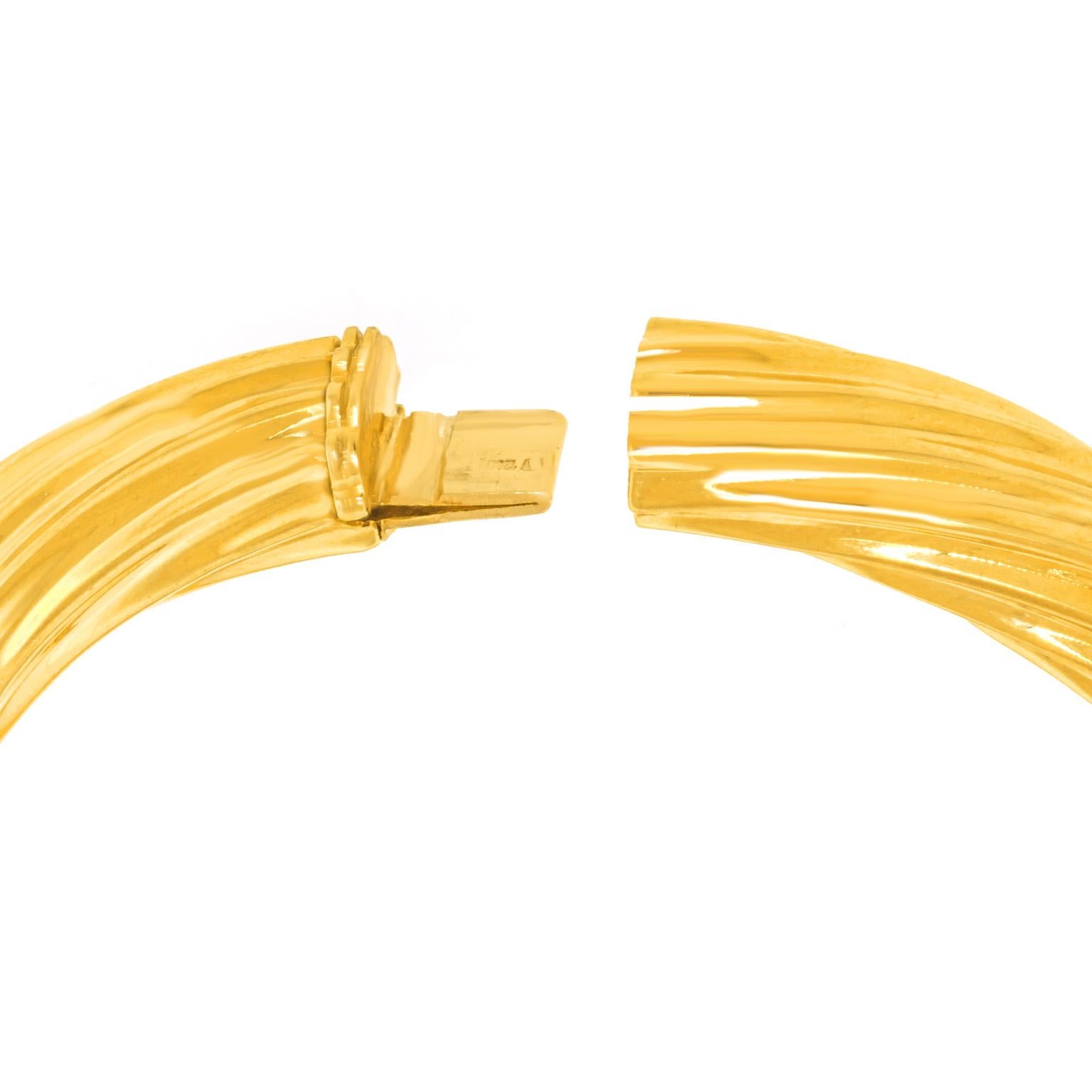 Bracelet torsadé italien des années 60 en or en vente 2