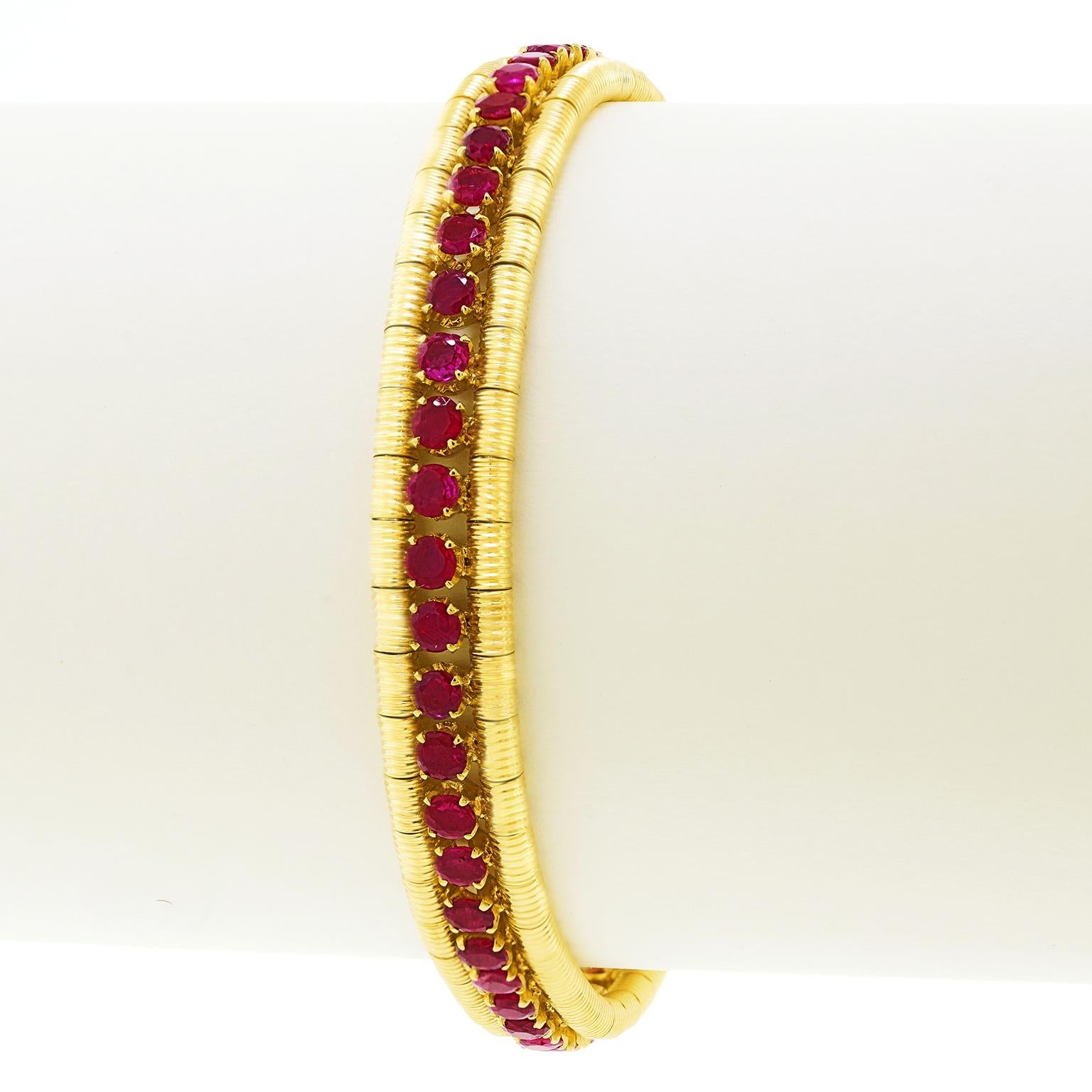 Taglio rotondo Bracciale in rubino italiano degli anni Sessanta