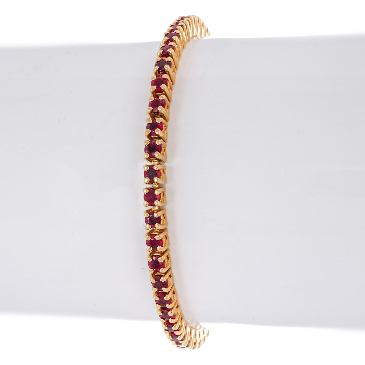 Taille brillant Bracelet de lignes de rubis des années soixante en vente
