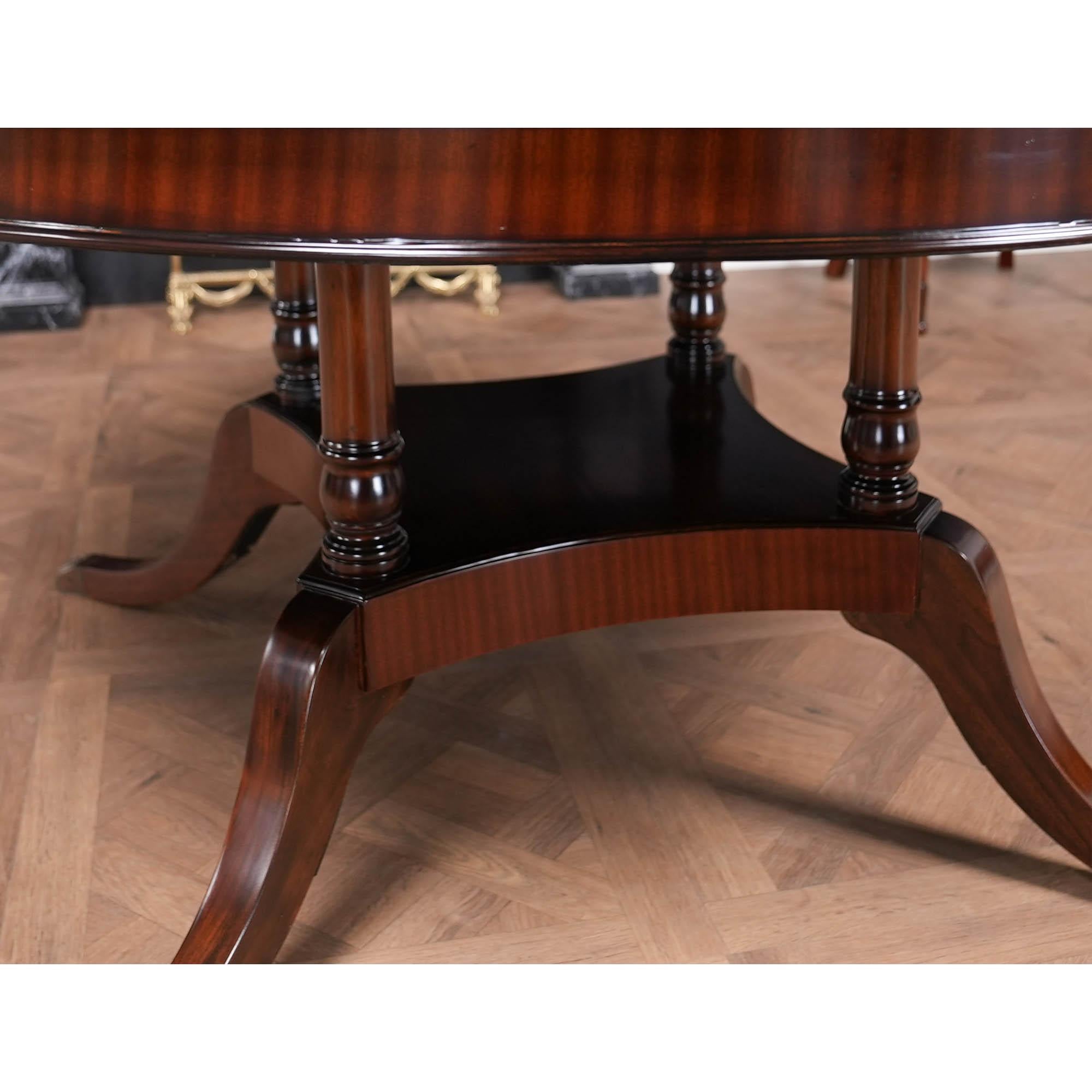 XXIe siècle et contemporain Sixty Inch Round Mahogany Dining Table (table à manger ronde en acajou) en vente